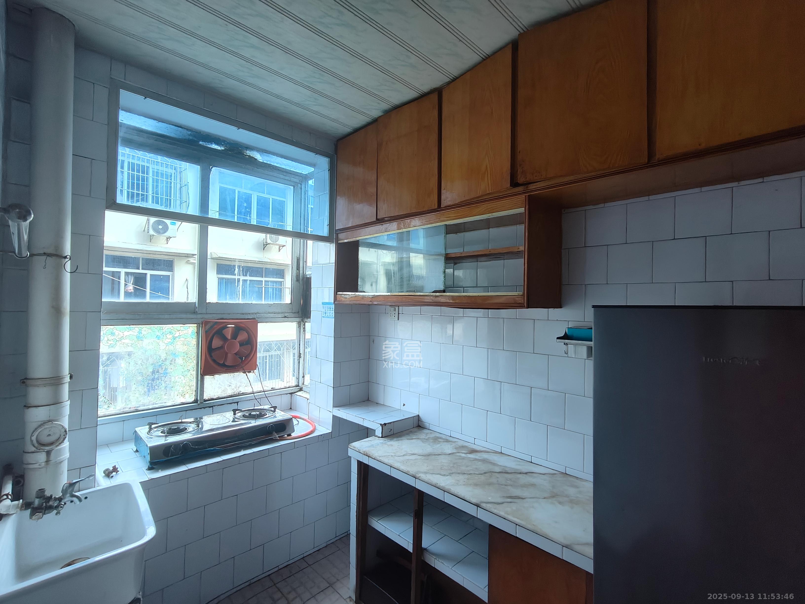 湖南中医药大学梨子山宿舍 1室0厅0卫 1300.0元/月 湖南中医药大学梨子山宿舍 1室0厅0卫 1300.0元/月室内图