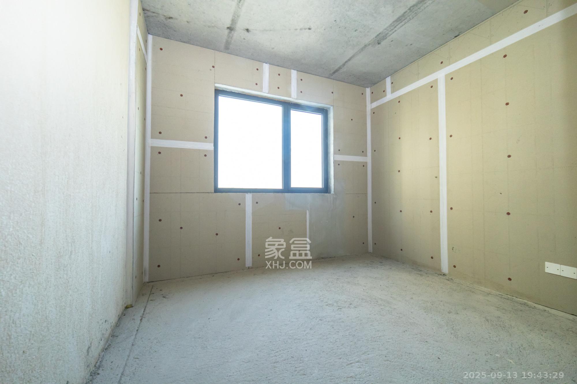 保利和光尘樾  4室2厅1卫    152.0万卧室