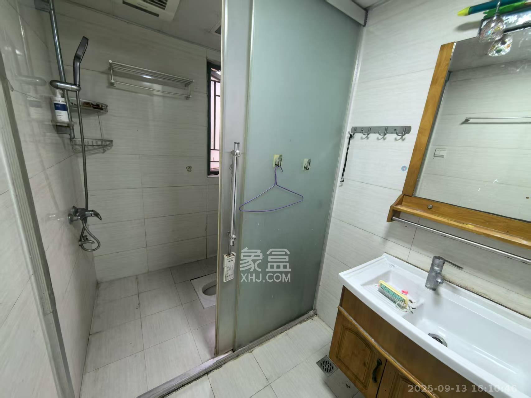 长房时代城  1室2厅1卫    2400.0元/月室内图