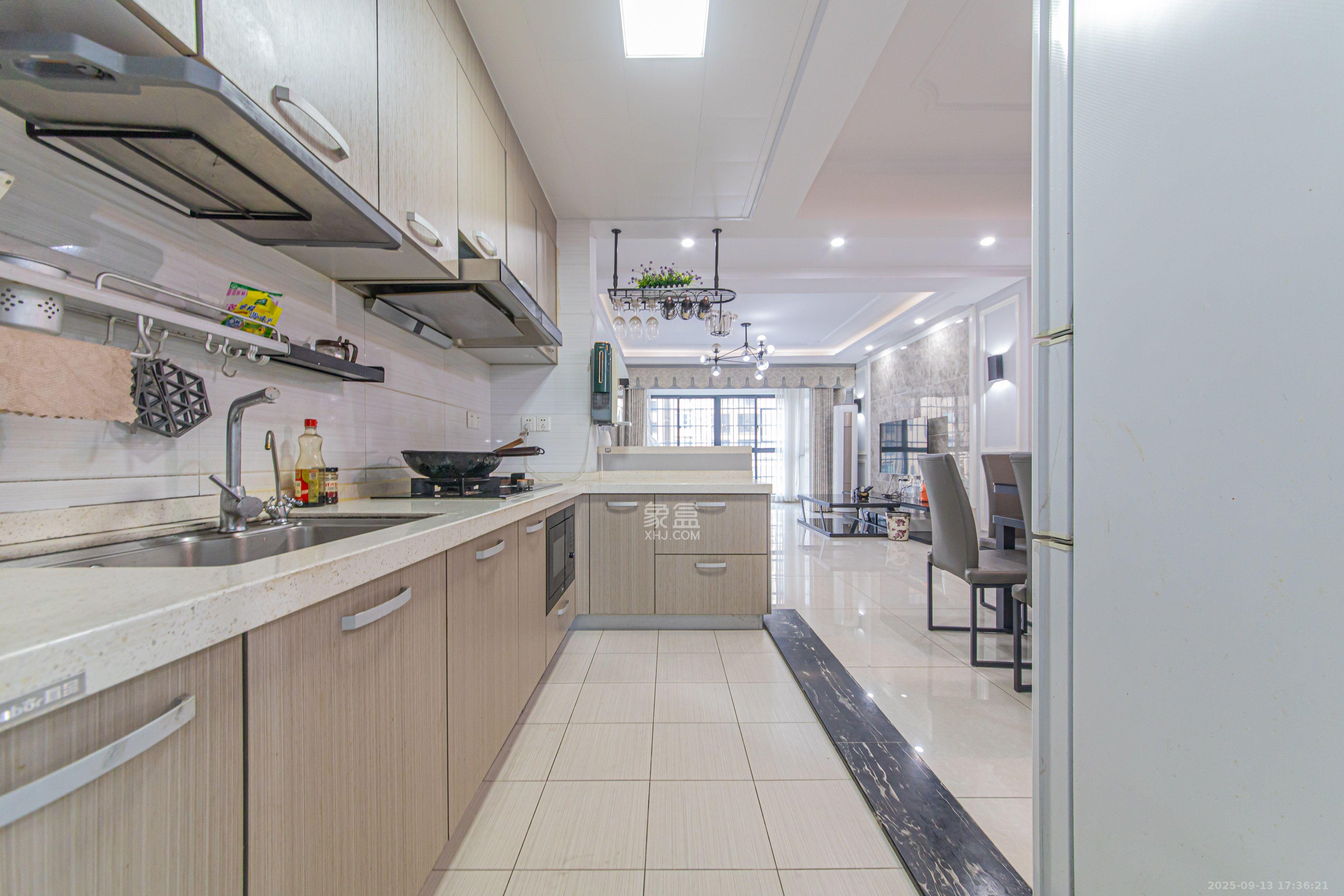 中建芙蓉嘉苑  4室2厅2卫    3000.0元/月室内图