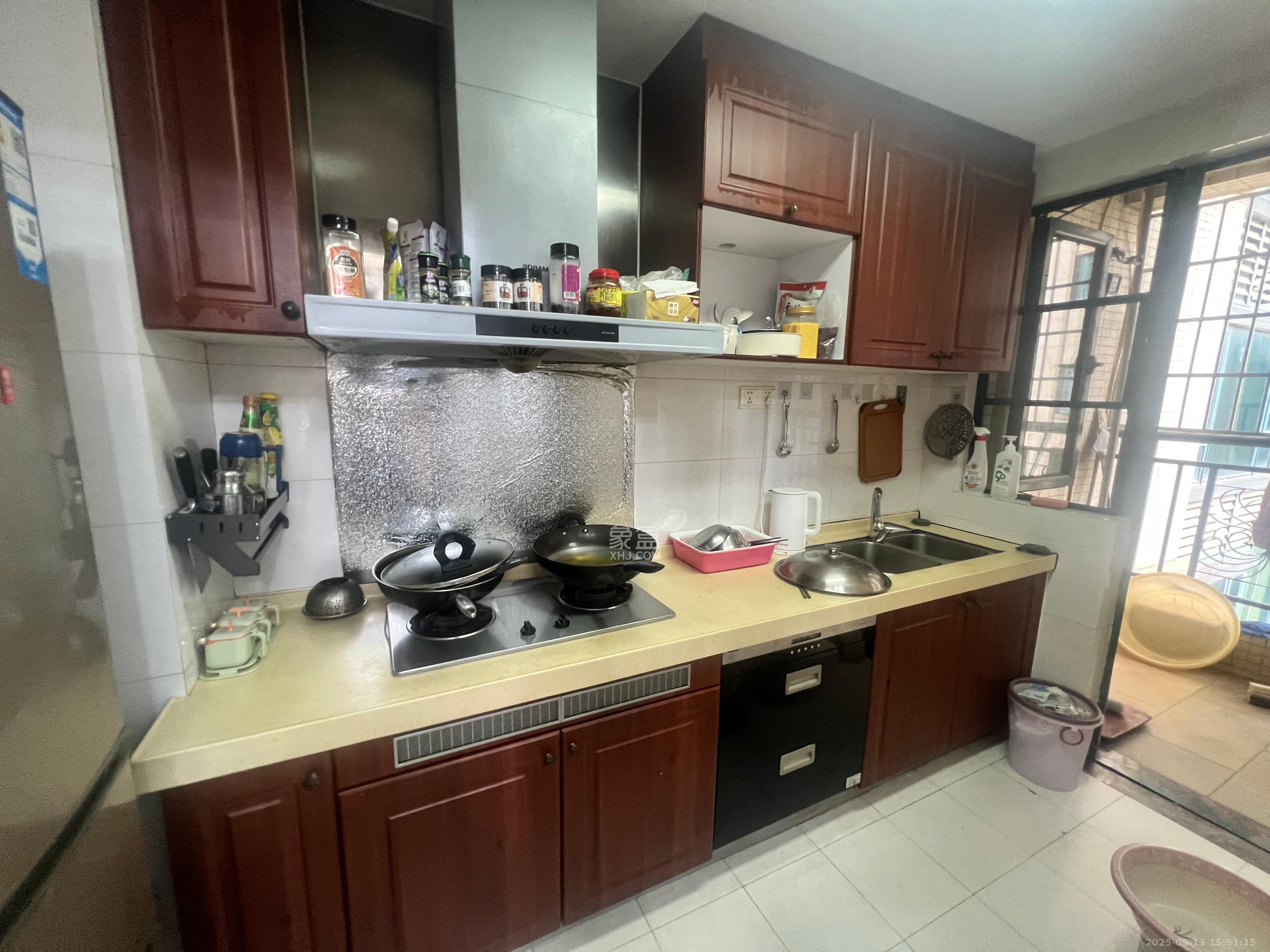 恒大绿洲  2室2厅1卫    2300.0元/月室内图