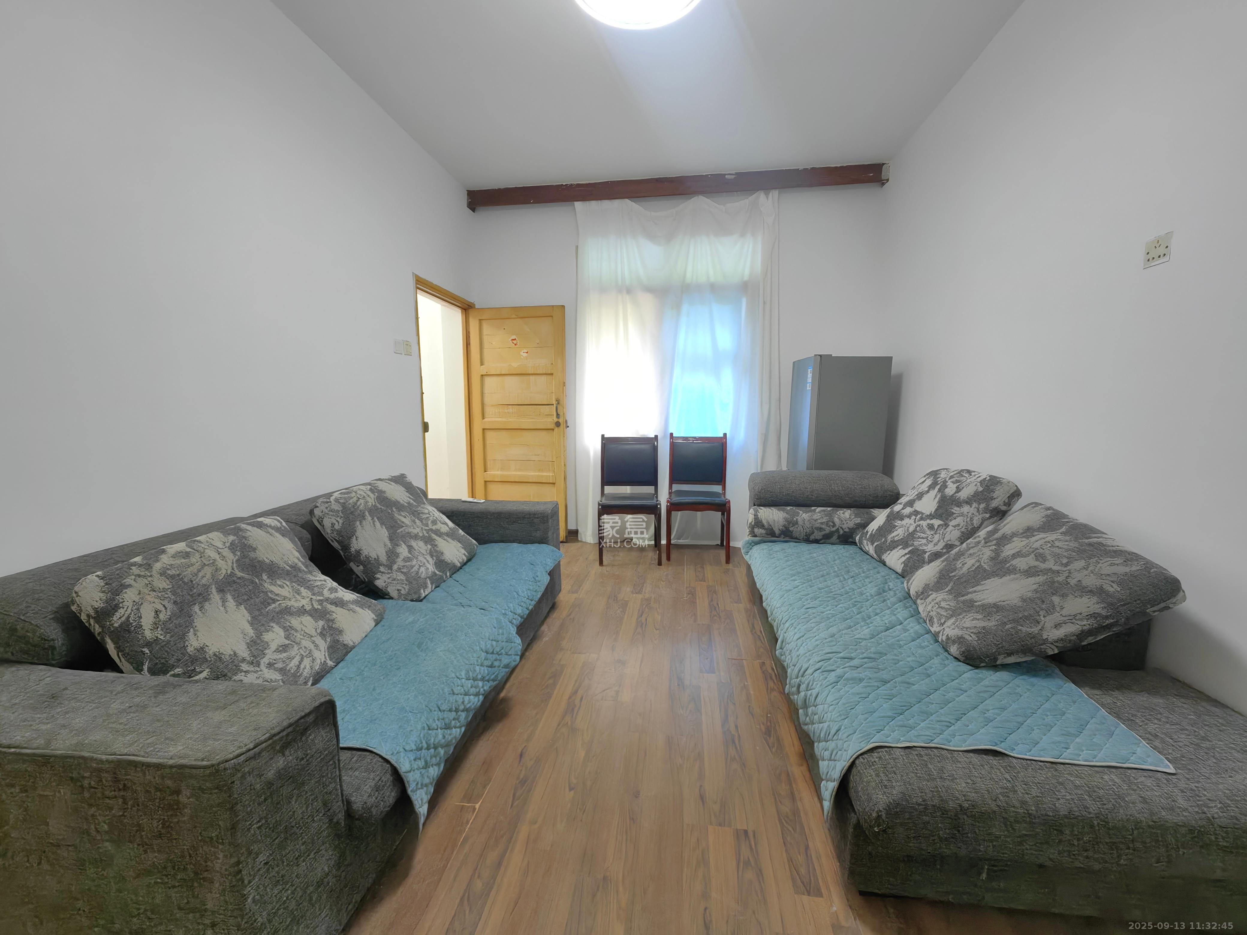 人民新村  2室1厅1卫    1300.0元/月 人民新村  2室1厅1卫    1300.0元/月