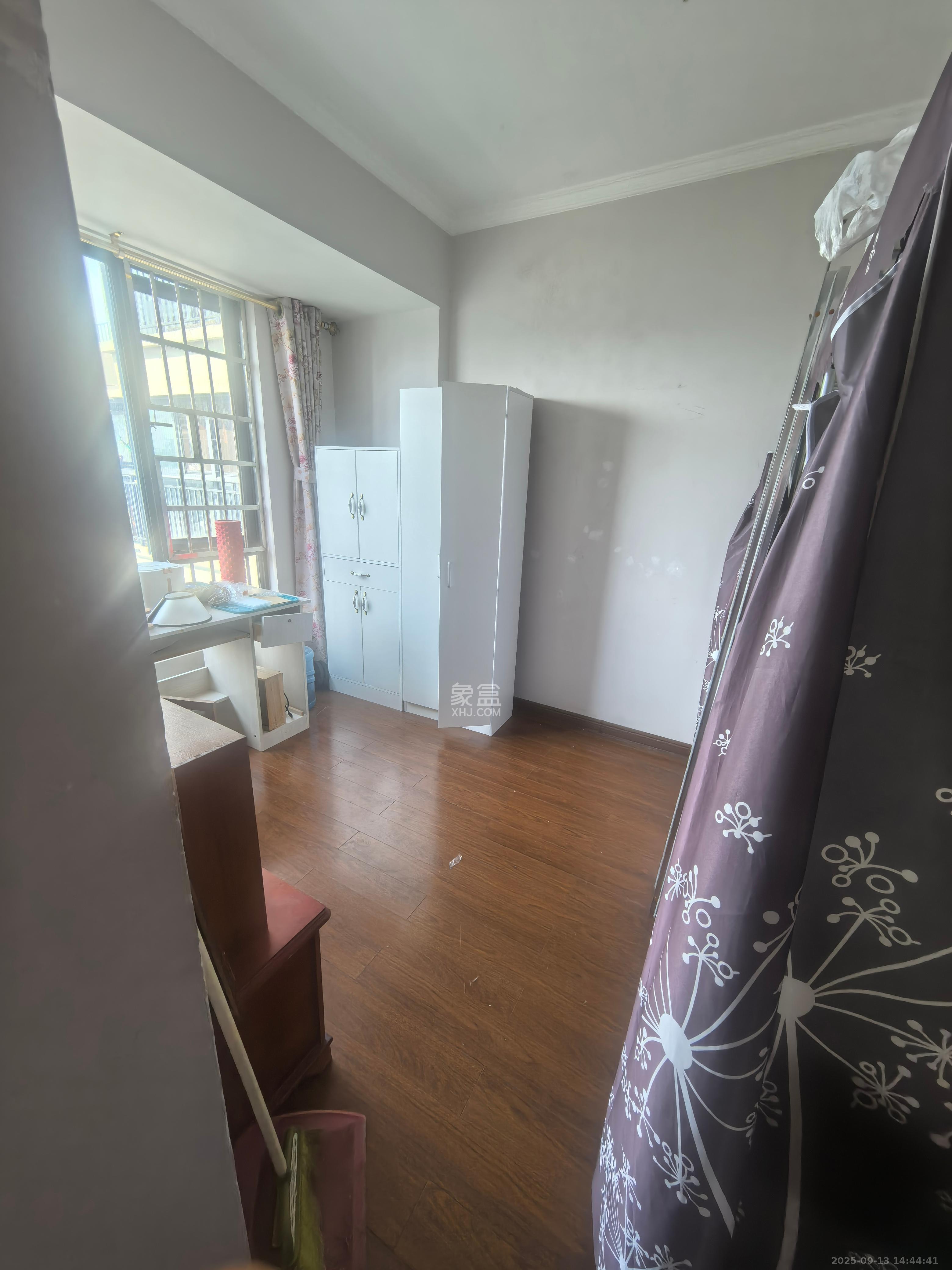 万科金域华府三四期  3室2厅2卫    2300.0元/月 万科金域华府三四期  3室2厅2卫    2300.0元/月室内图