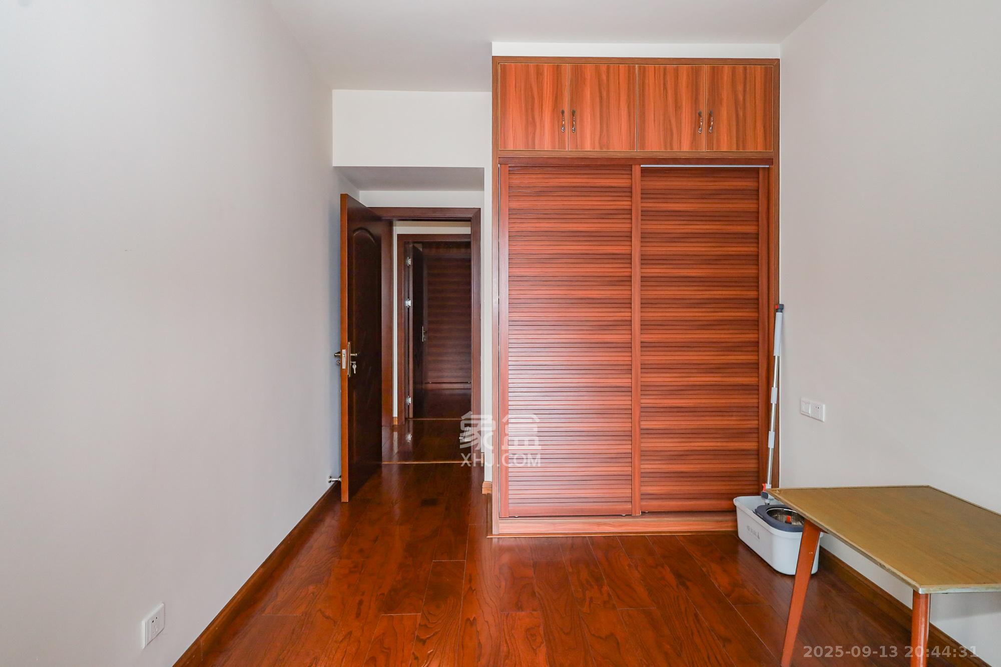 八方小区B区  3室2厅2卫    368.0万 八方小区B区  3室2厅2卫    368.0万卧室