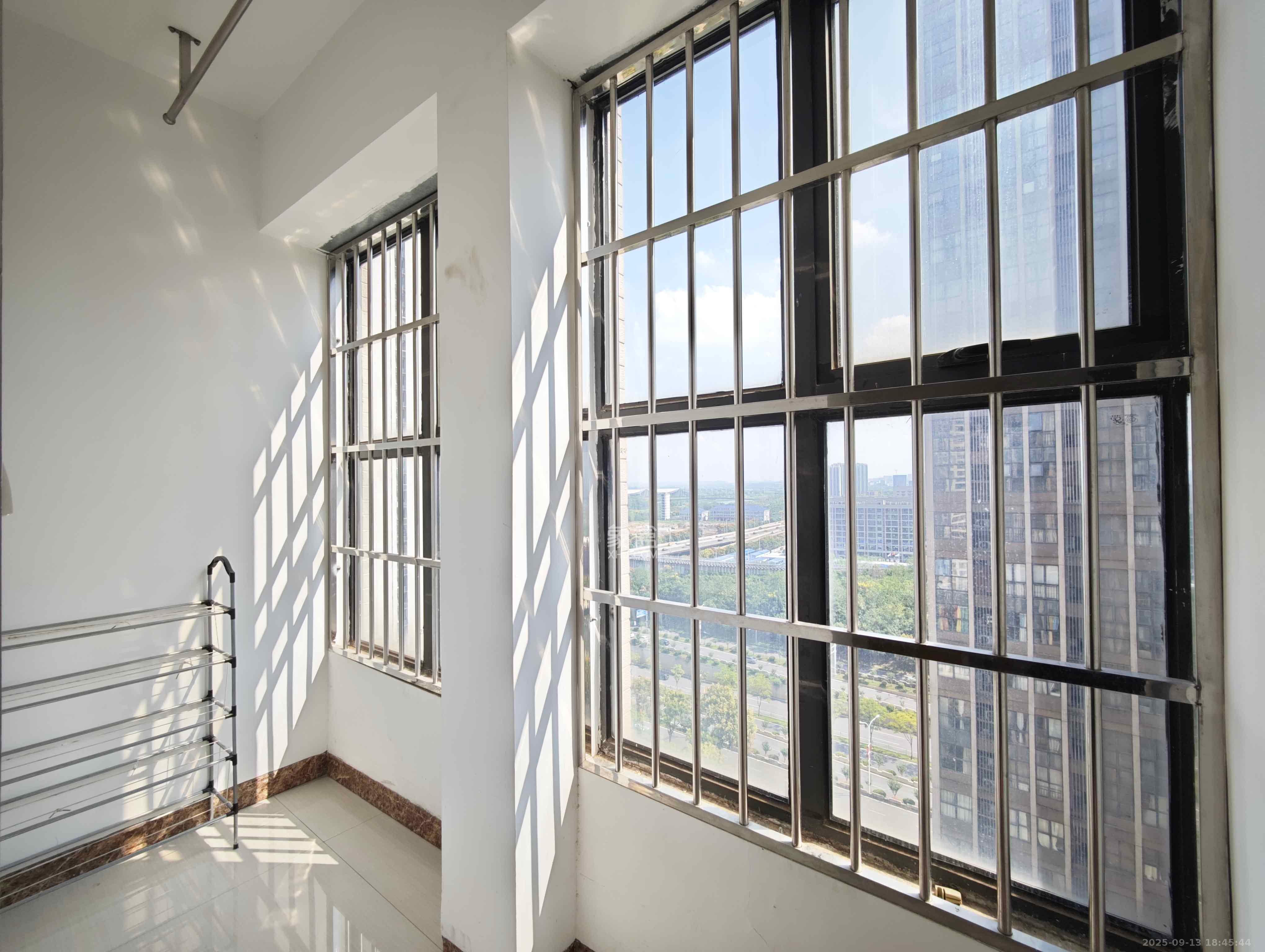 万科魅力之城  1室1厅1卫    65.0万阳台