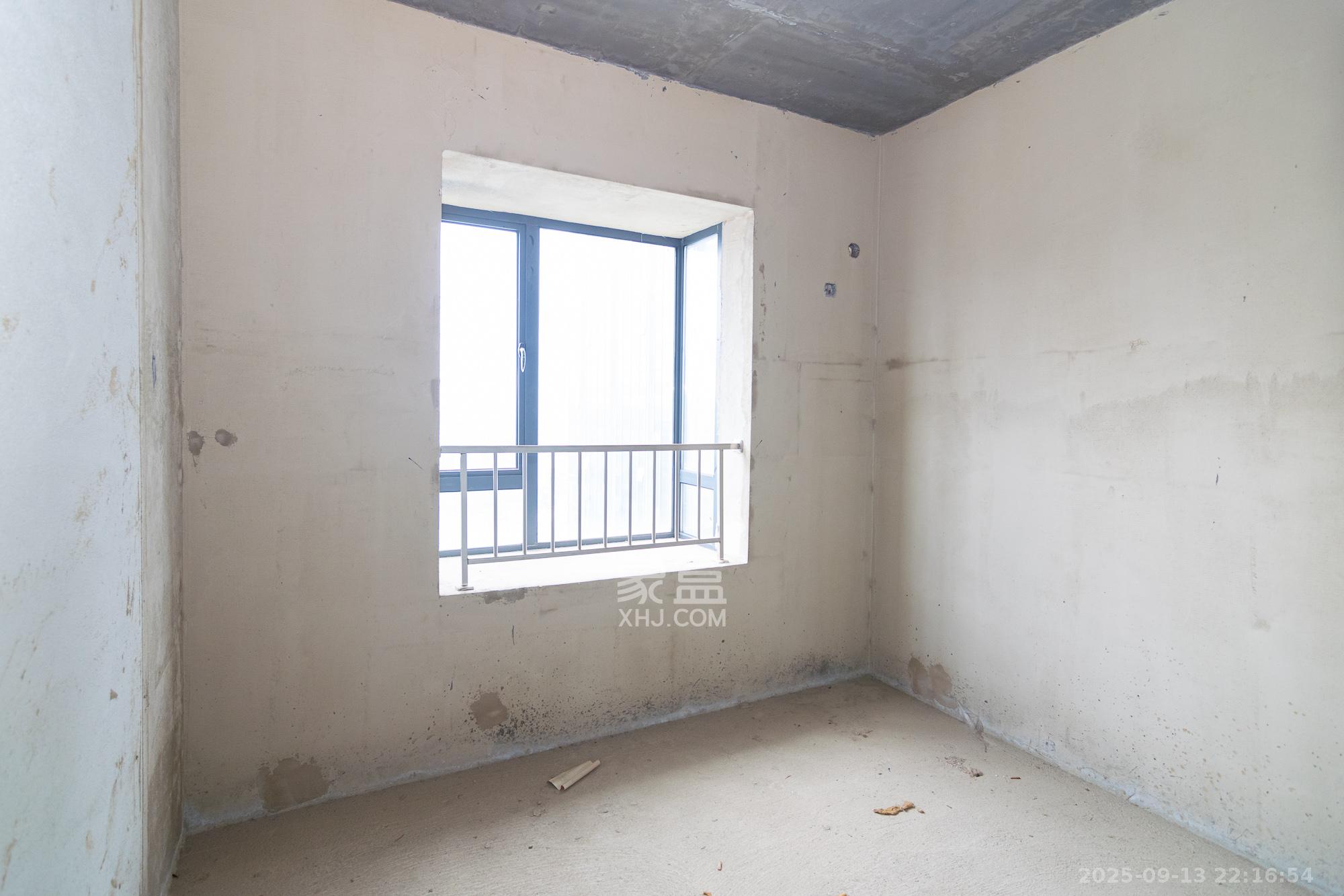 联诚雅郡 5室2厅2卫 98.0万 联诚雅郡 5室2厅2卫 98.0万卧室