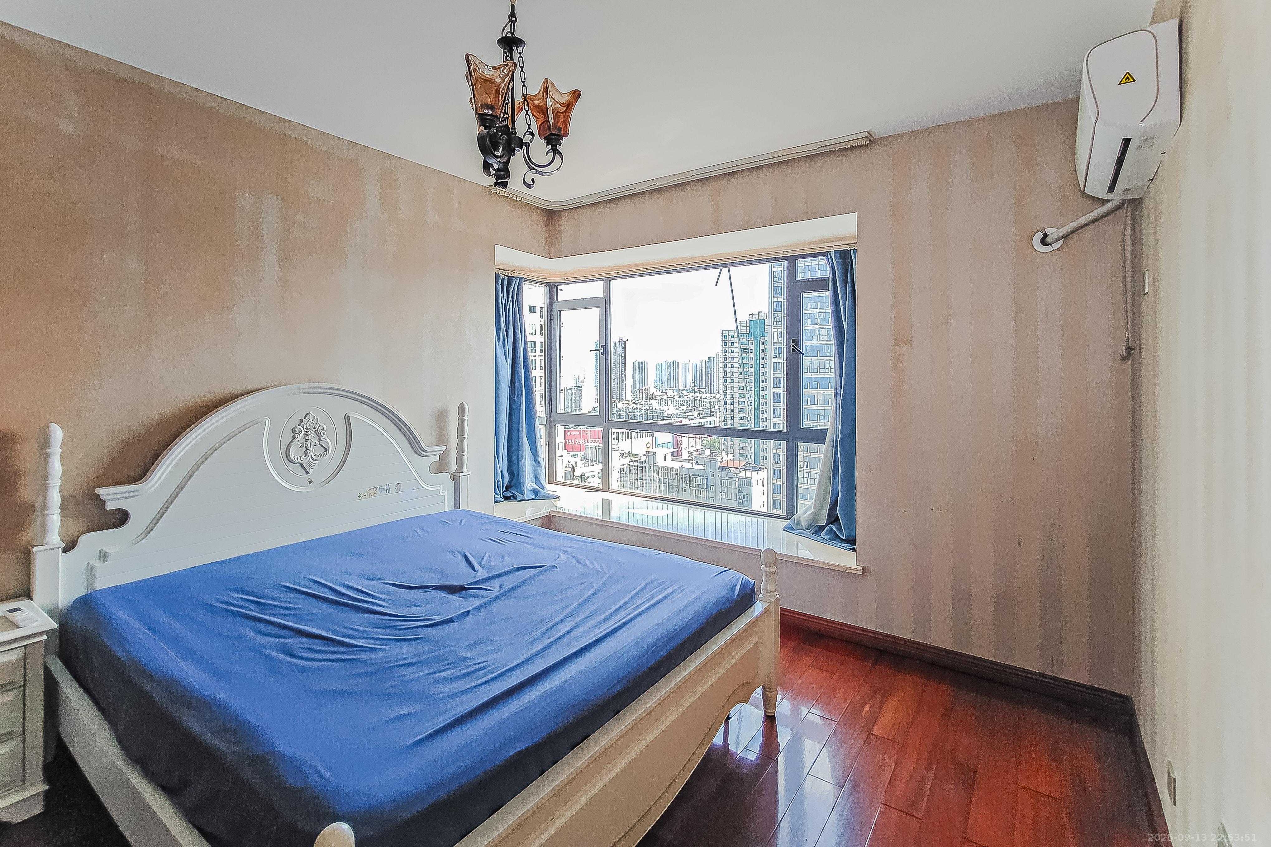 三万英尺 4室2厅1卫 142.0万 三万英尺 4室2厅1卫 142.0万卧室