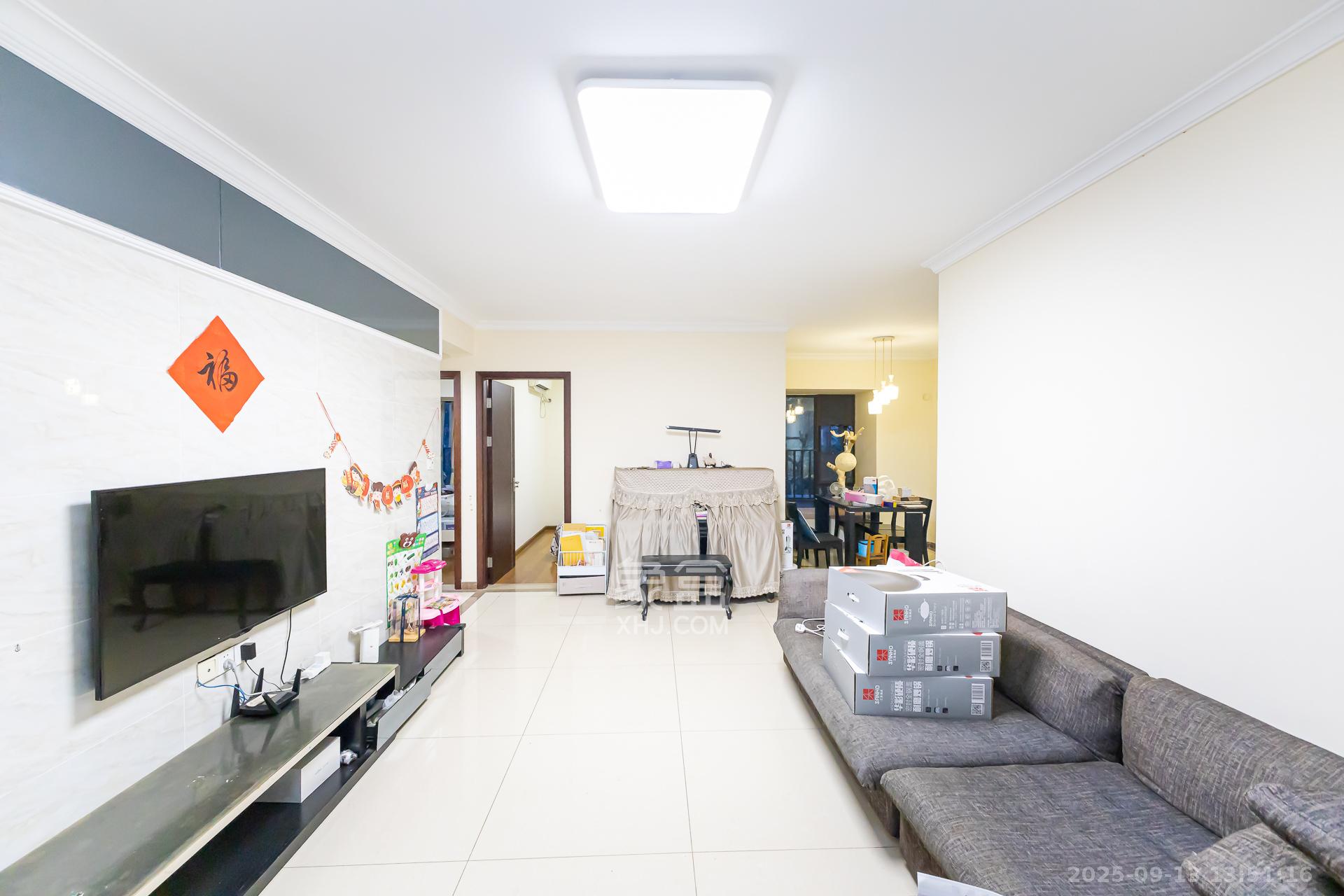 时代倾城一期 3室2厅2卫 71.0万 时代倾城一期 3室2厅2卫 71.0万客厅