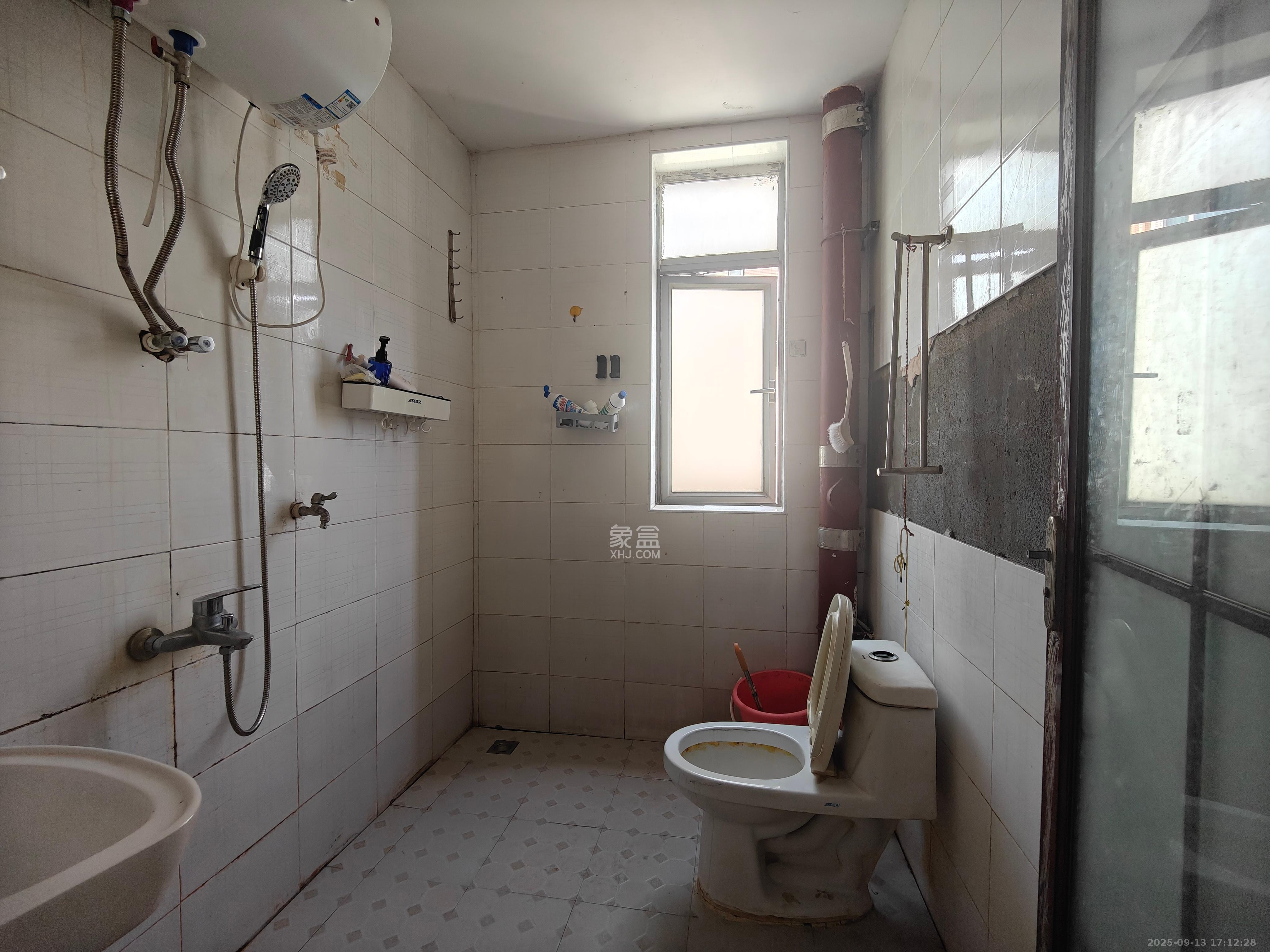 新城新世界一二三期 3室2厅1卫 2500.0元/月 新城新世界一二三期 3室2厅1卫 2500.0元/月室内图