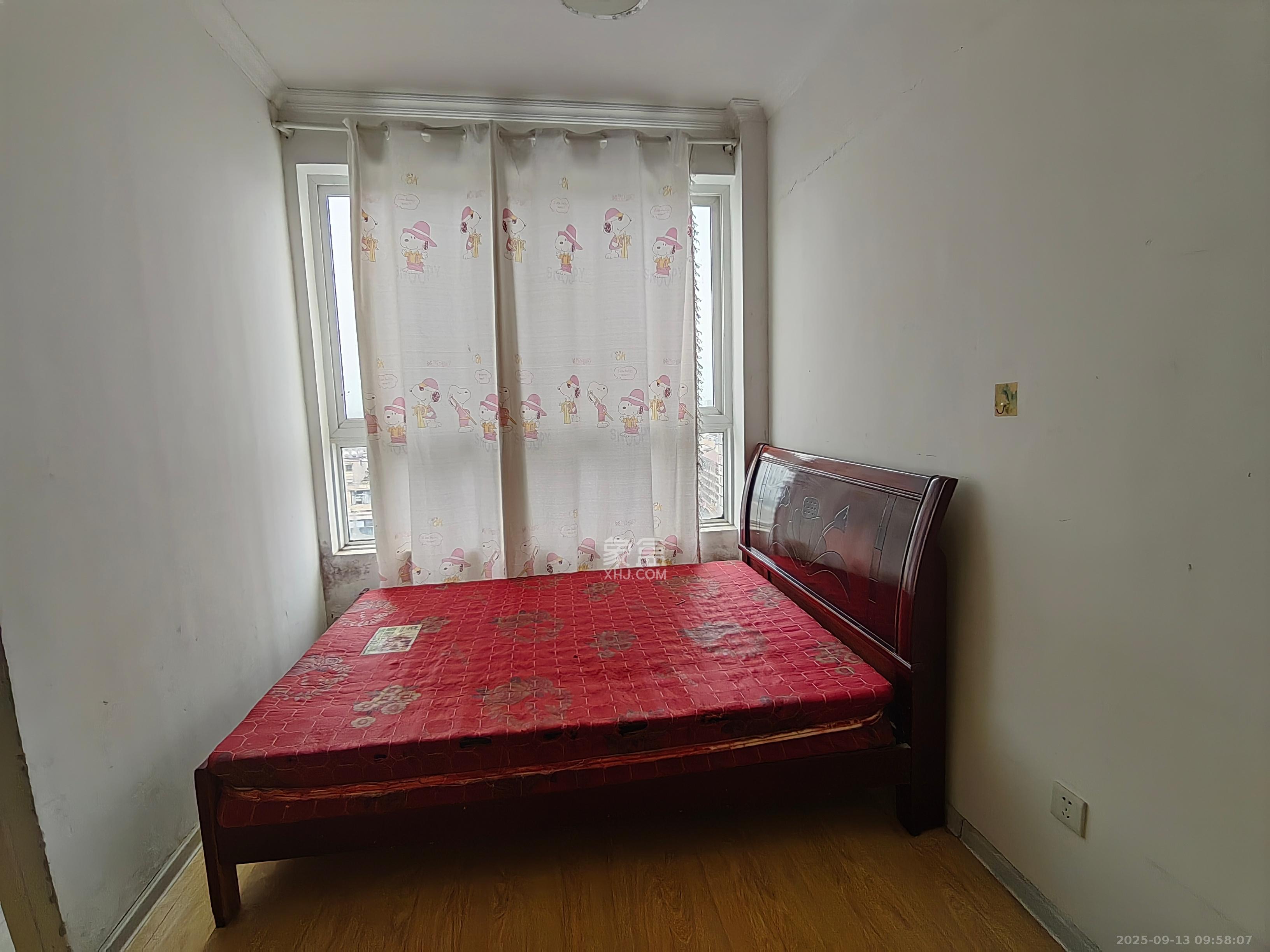 月亮湾草莓街区一、二期  1室1厅1卫    1000.0元/月 月亮湾草莓街区一、二期  1室1厅1卫    1000.0元/月室内图