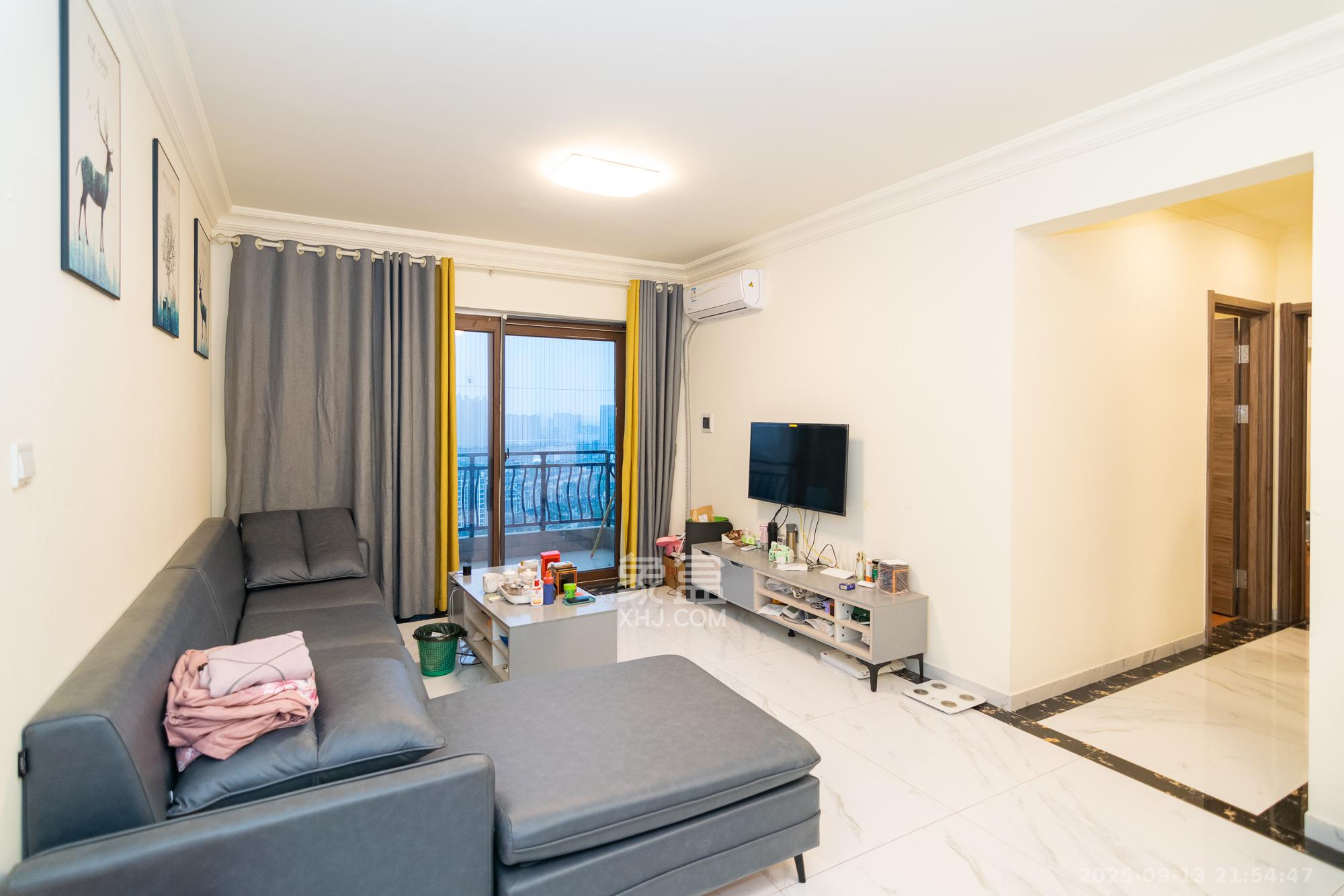 碧桂园高尔夫花园 3室2厅2卫 71.8万 碧桂园高尔夫花园 3室2厅2卫 71.8万客厅