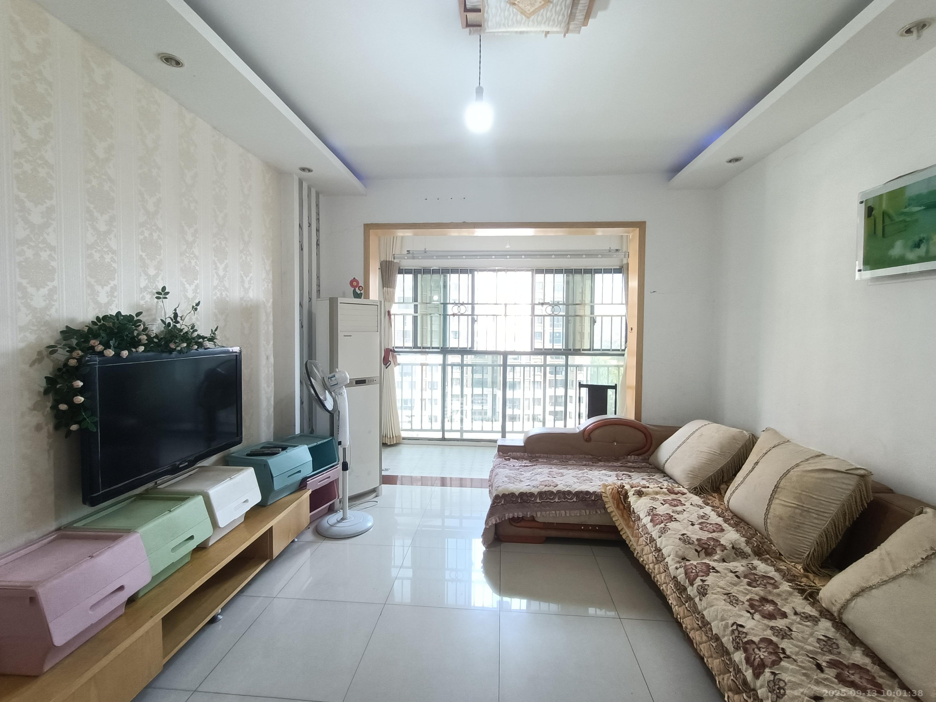 夏威夷碧水春城(碧桂园城市花园)  3室2厅1卫    1900.0元/月 夏威夷碧水春城(碧桂园城市花园)  3室2厅1卫    1900.0元/月室内图