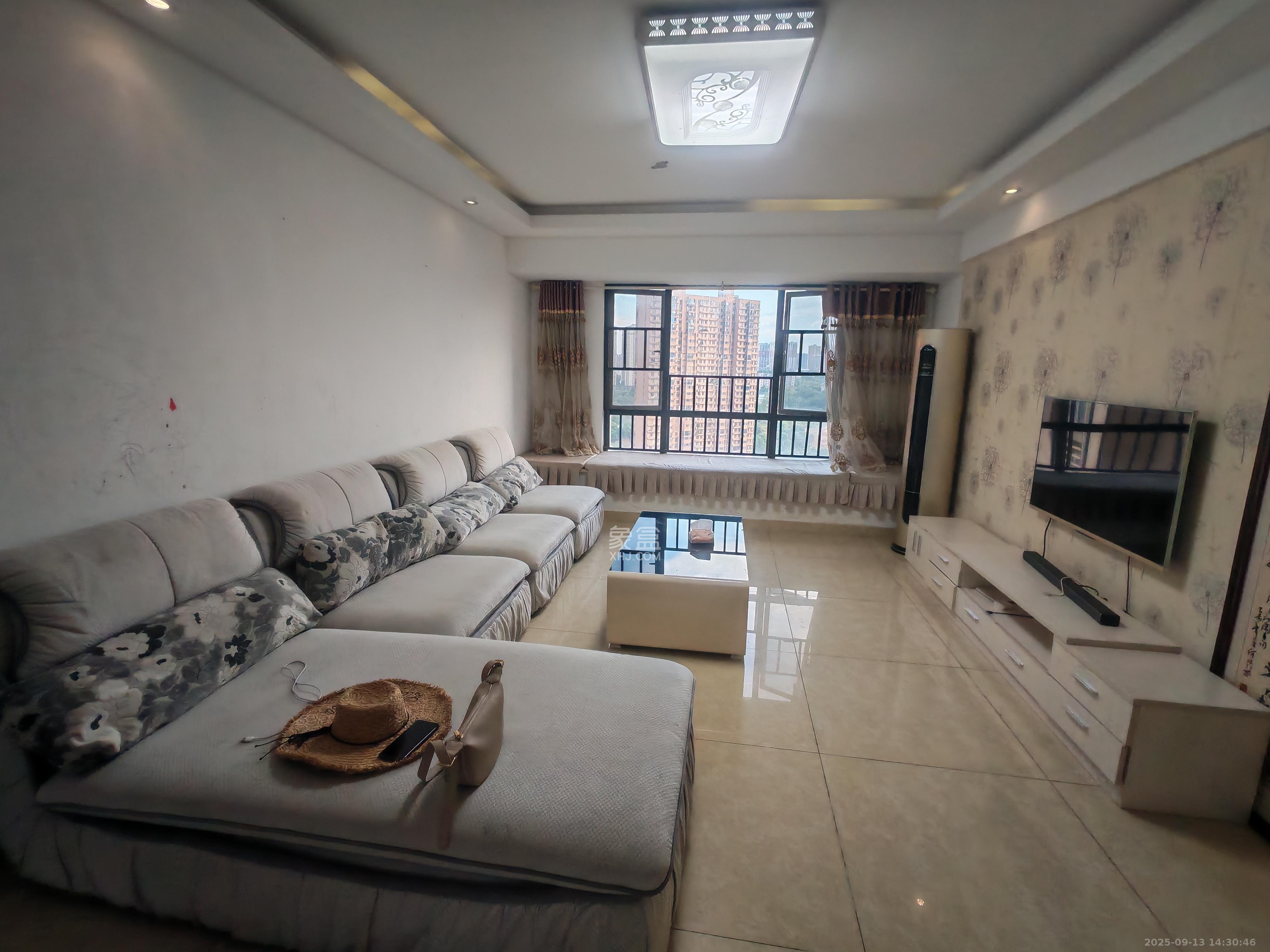 香樟兰亭（朗峰苑）  4室2厅2卫    2800.0元/月室内图