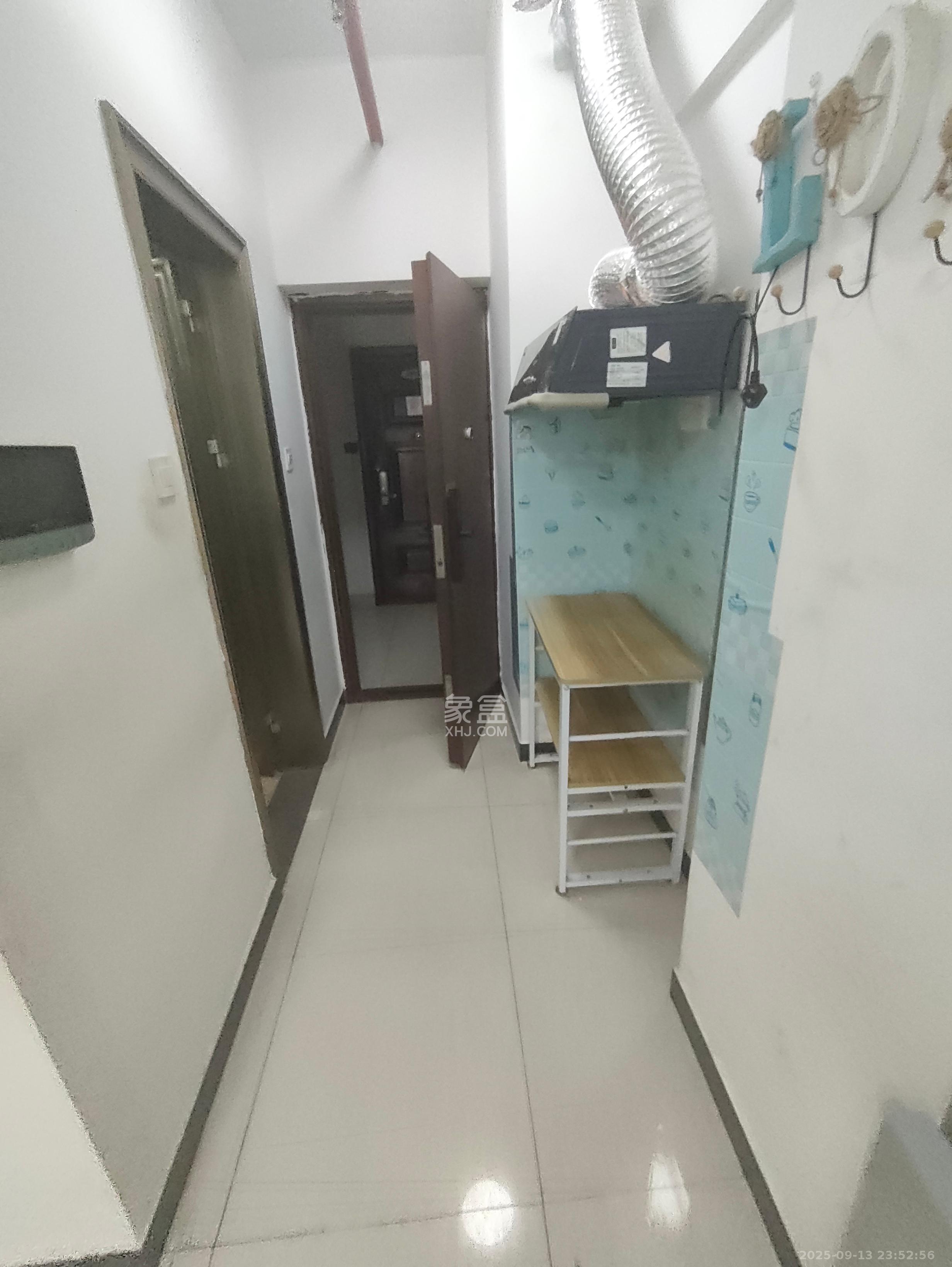 天心华庭 1室1厅1卫 1800.0元/月 天心华庭 1室1厅1卫 1800.0元/月室内图