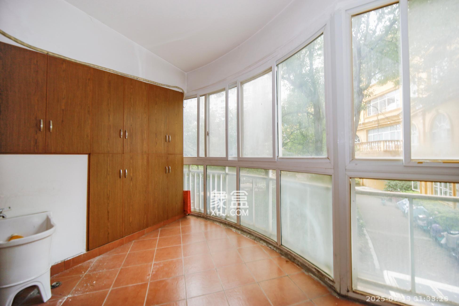 星语林名园  4室2厅2卫    3500.0元/月室内图