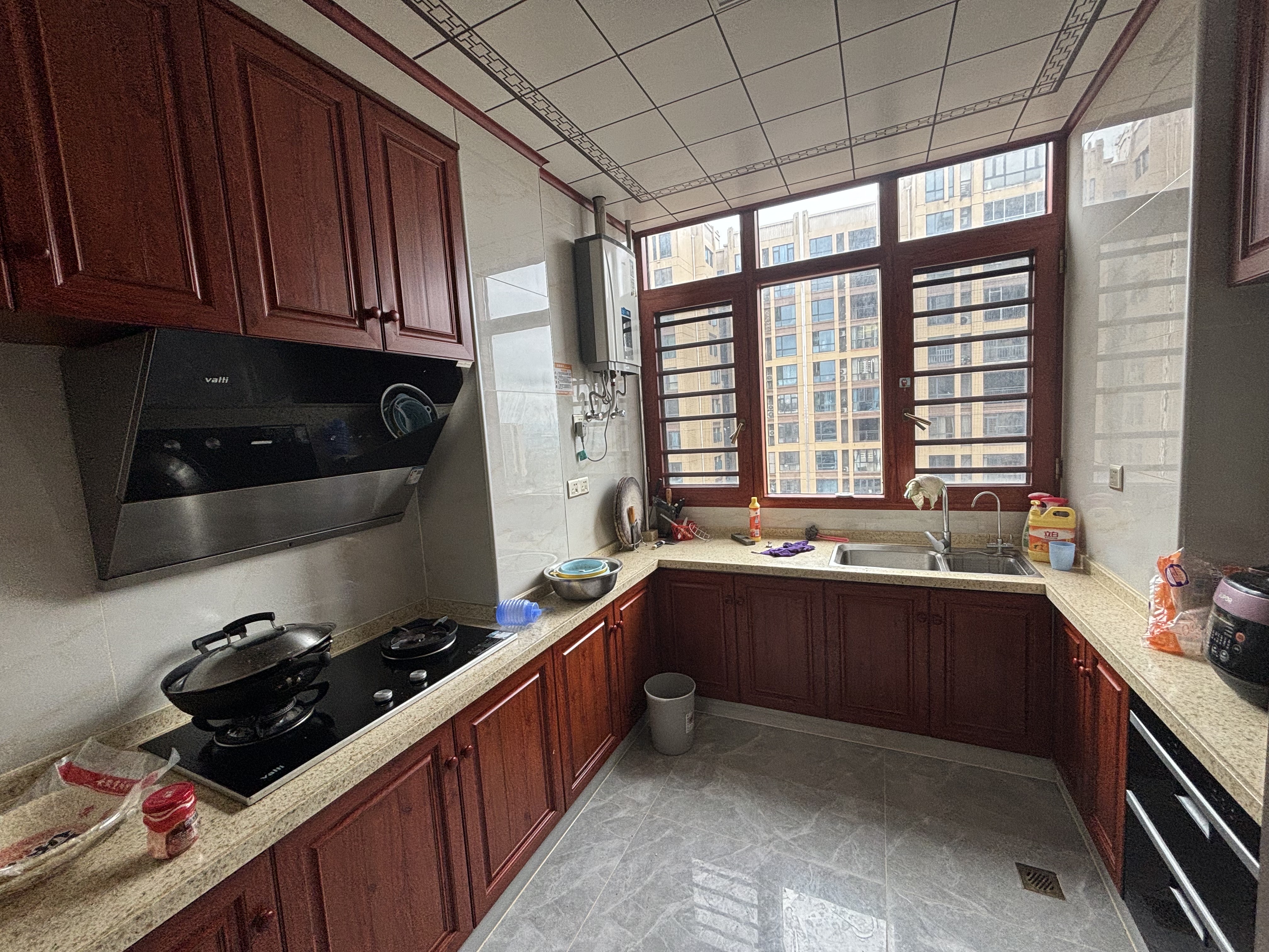 檀香山  3室2厅2卫    2200.0元/月室内图