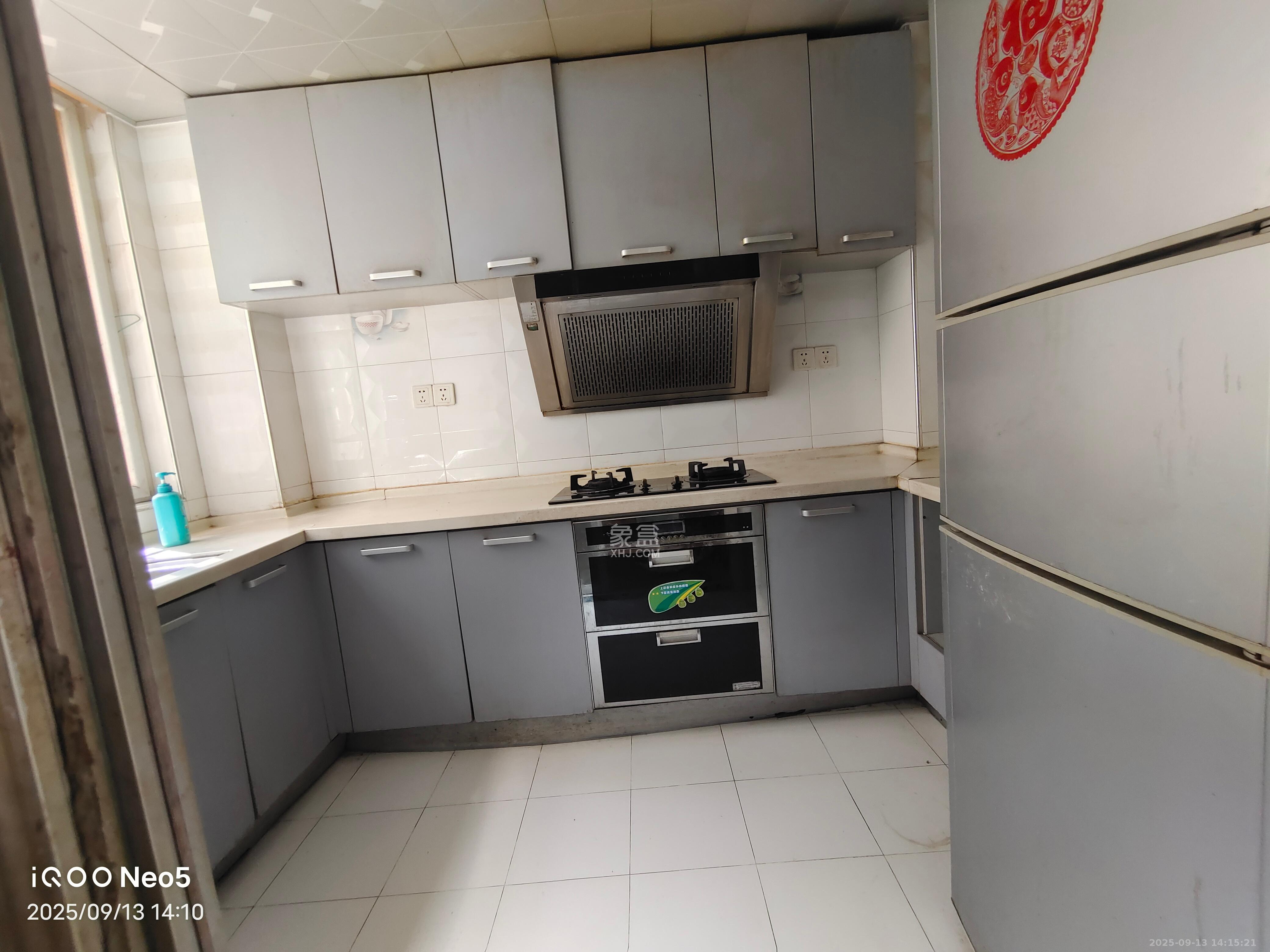 弘欣公寓  3室2厅2卫    2000.0元/月室内图