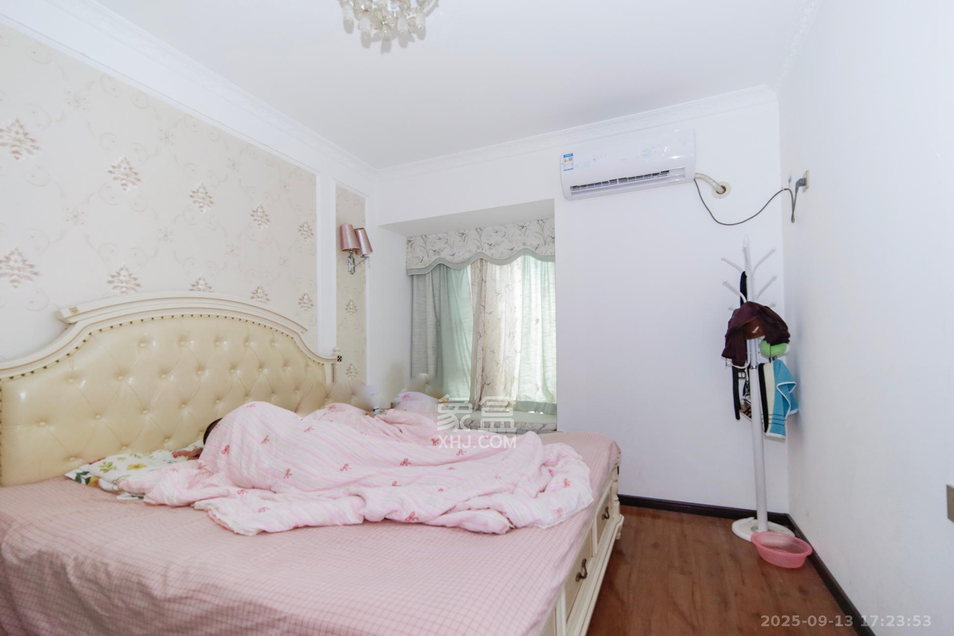 南城印象  1室2厅2卫    90.0万卧室