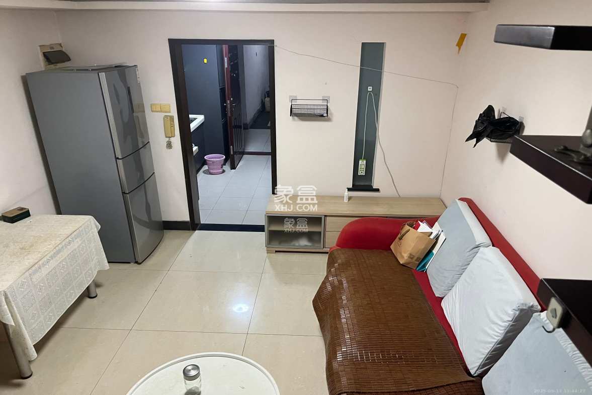 他城(天鸿时代公寓) 1室1厅1卫 1400.0元/月 他城(天鸿时代公寓) 1室1厅1卫 1400.0元/月室内图