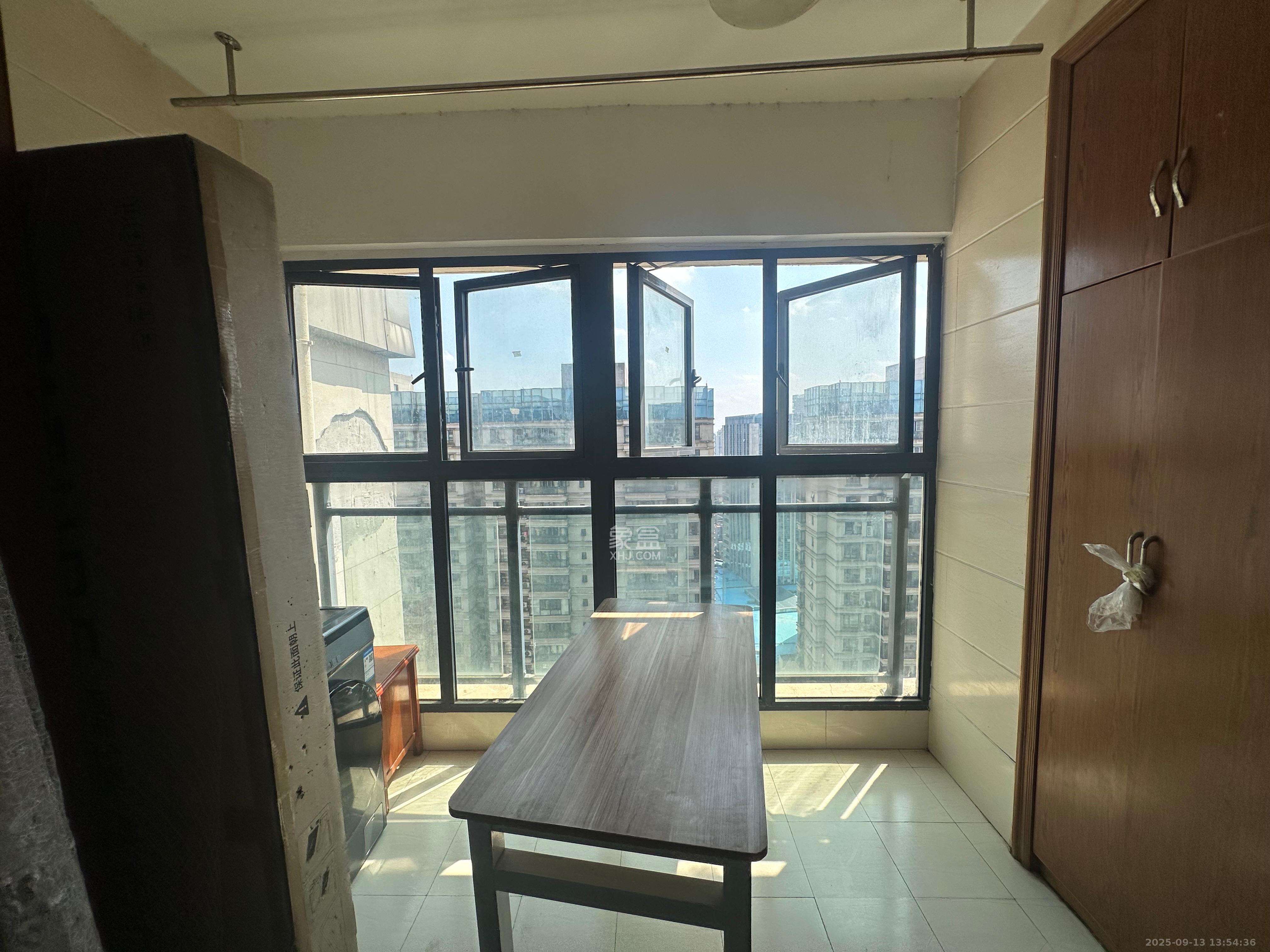 奥克斯广场 3室2厅2卫 3800.0元/月 奥克斯广场 3室2厅2卫 3800.0元/月室内图