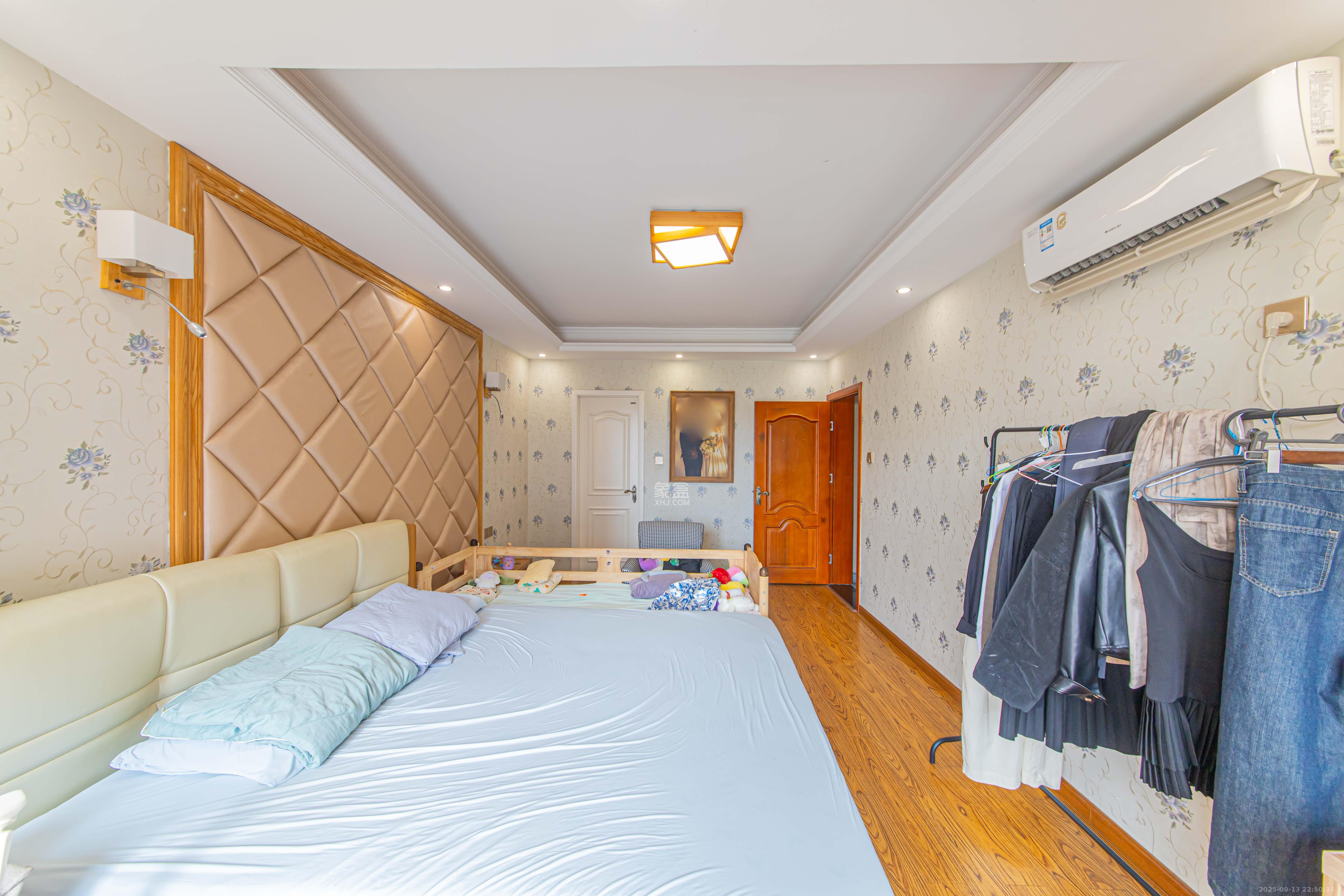 鑫远和城（一、二期）  4室2厅2卫    125.0万卧室