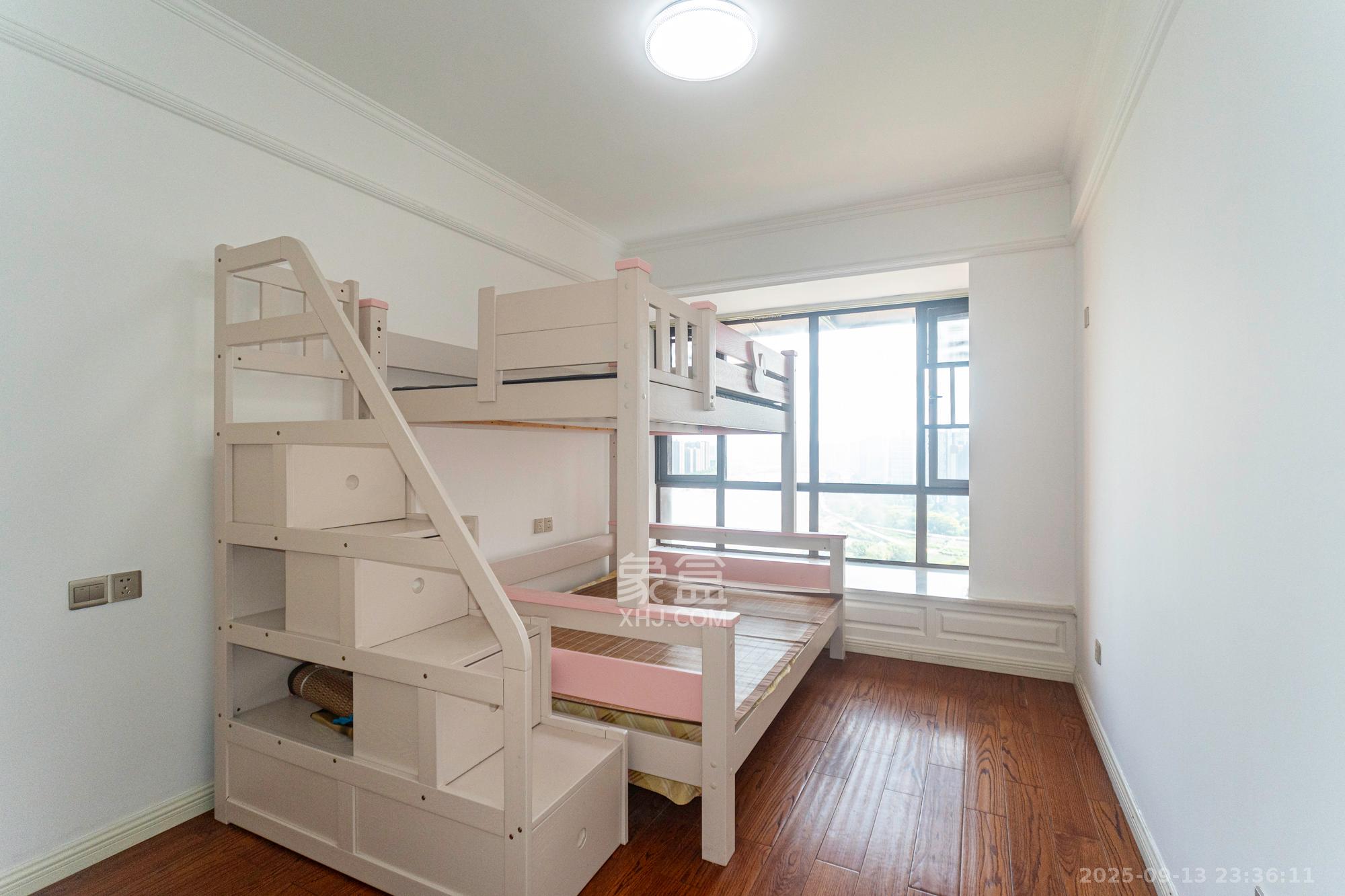 金色溪泉湾  3室2厅2卫    126.0万卧室