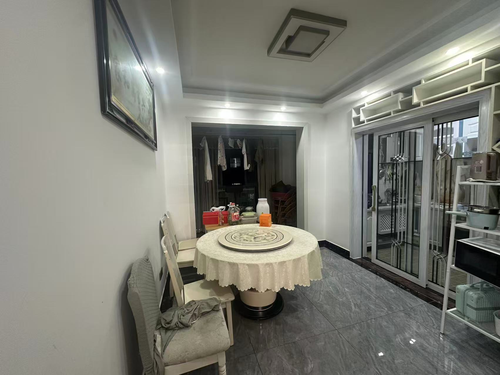 天门壹号 4室2厅1卫 2200.0元/月 天门壹号 4室2厅1卫 2200.0元/月室内图