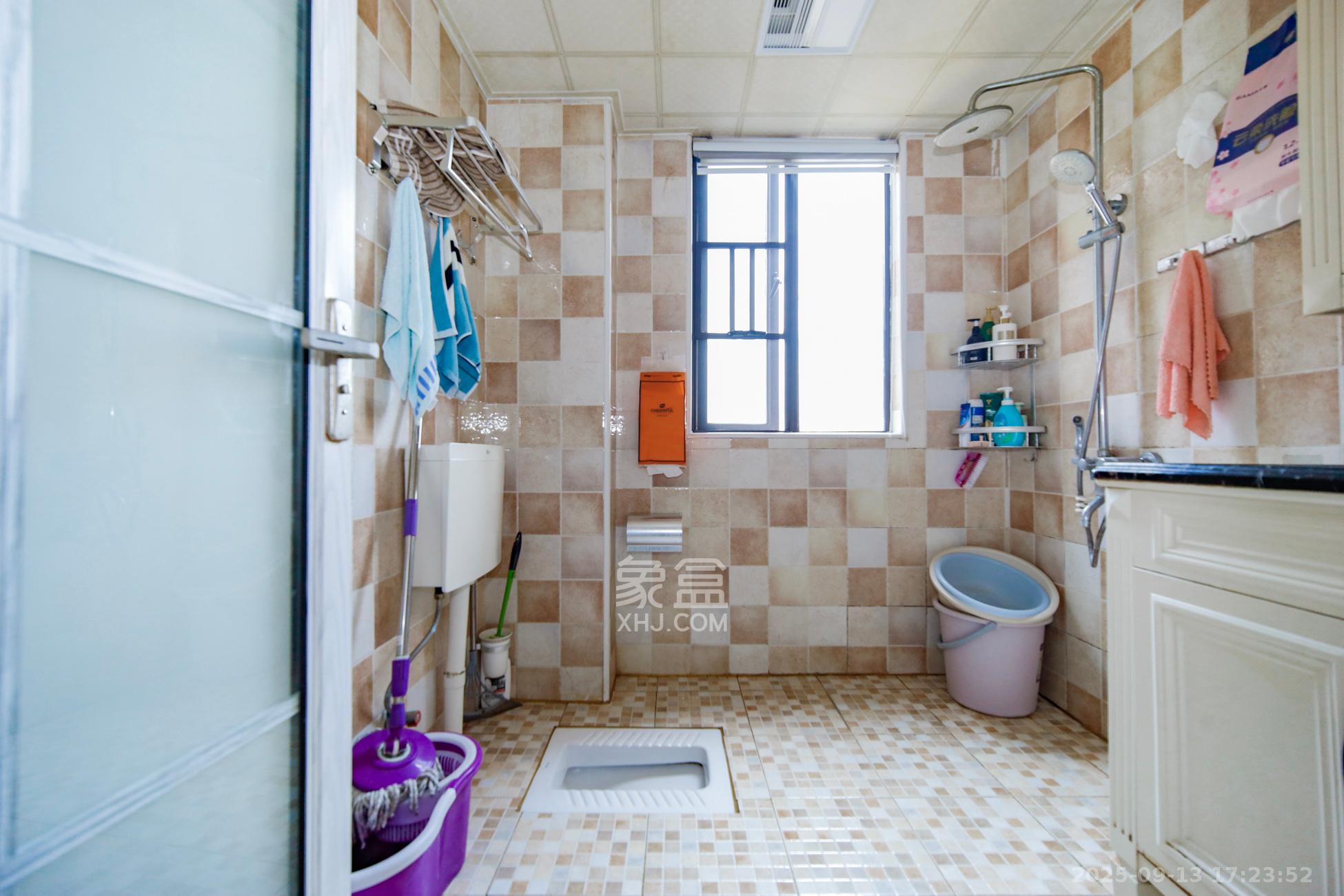 南城印象  1室2厅2卫    90.0万卫生间