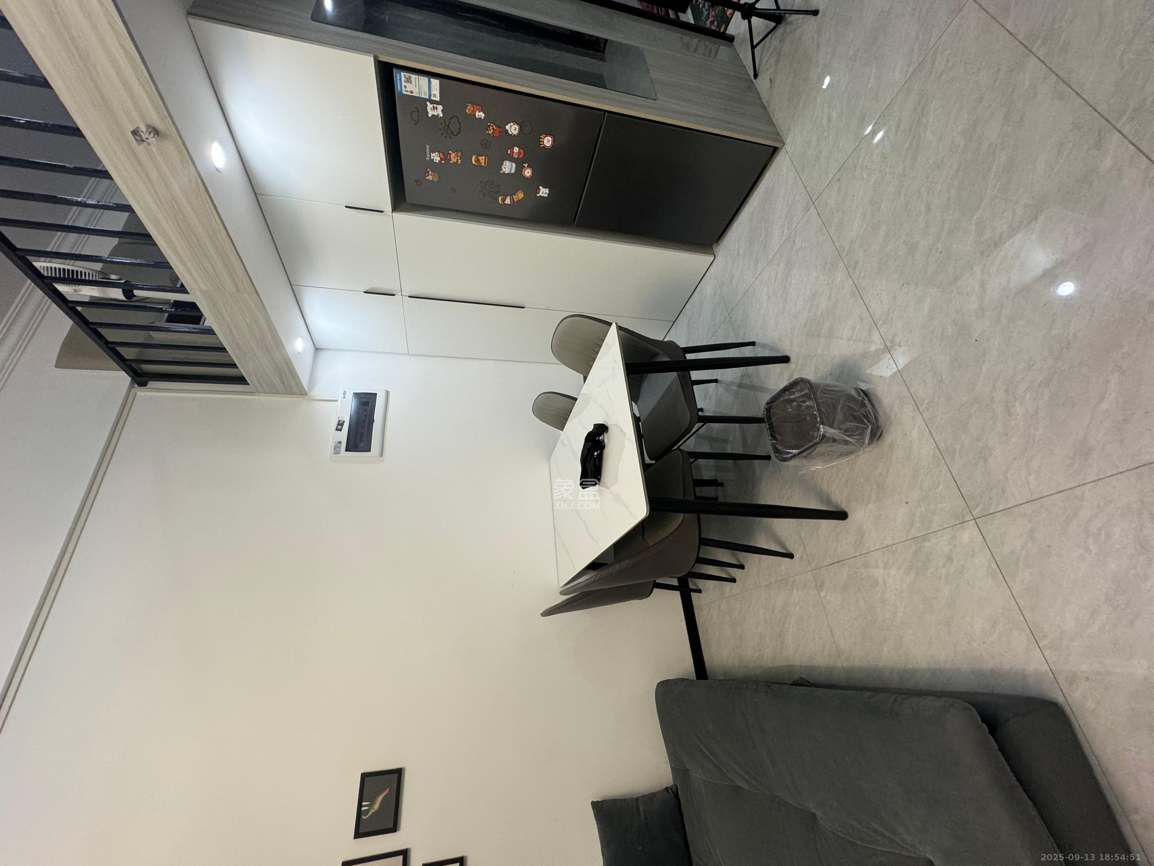 绿地商务广场  1室1厅1卫    1700.0元/月 绿地商务广场  1室1厅1卫    1700.0元/月室内图