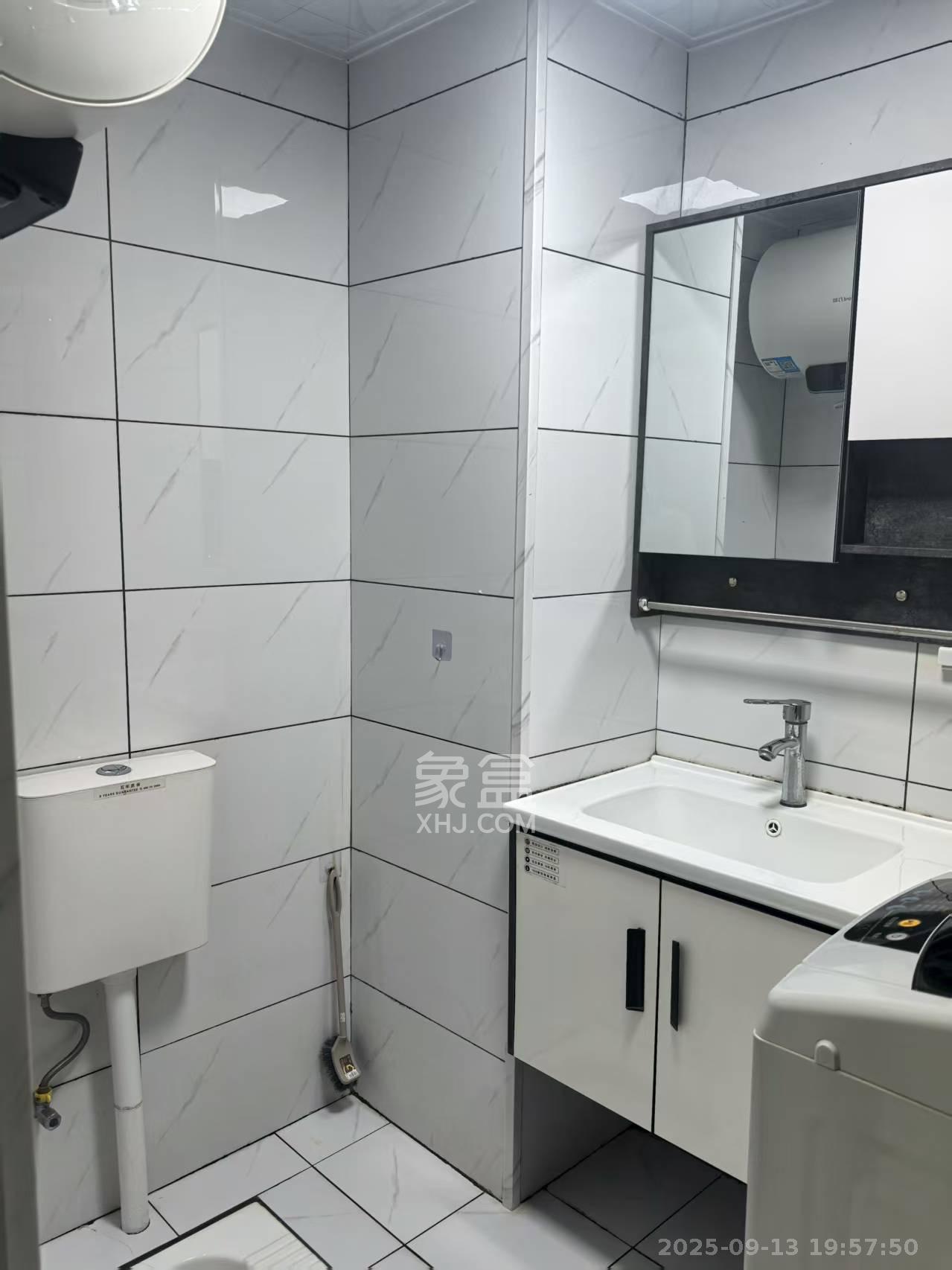 中南国际眼镜城(中伟商业中心) 1室1厅1卫 1250.0元/月 中南国际眼镜城(中伟商业中心) 1室1厅1卫 1250.0元/月室内图