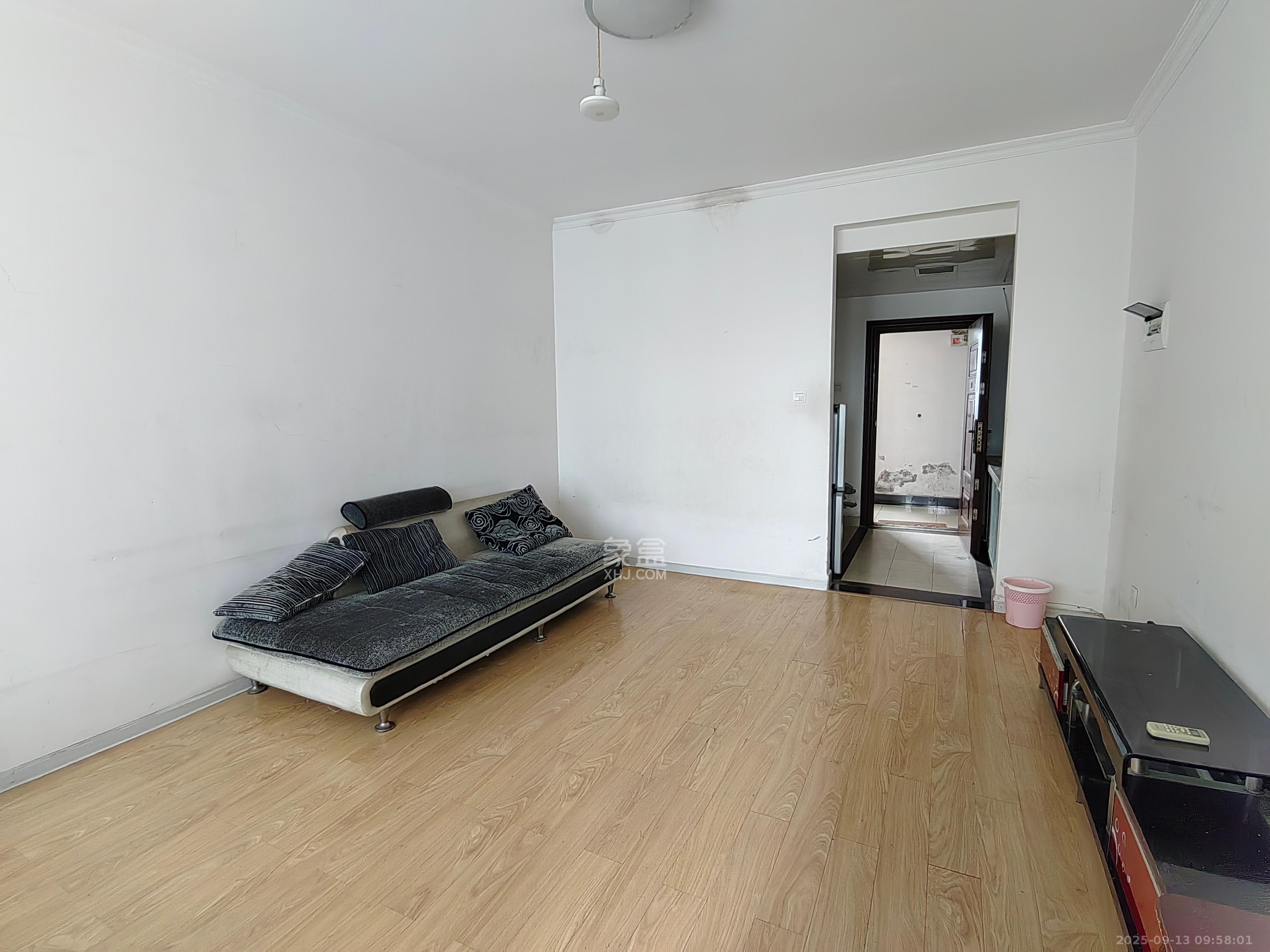 月亮湾草莓街区一、二期  1室1厅1卫    1000.0元/月 月亮湾草莓街区一、二期  1室1厅1卫    1000.0元/月室内图