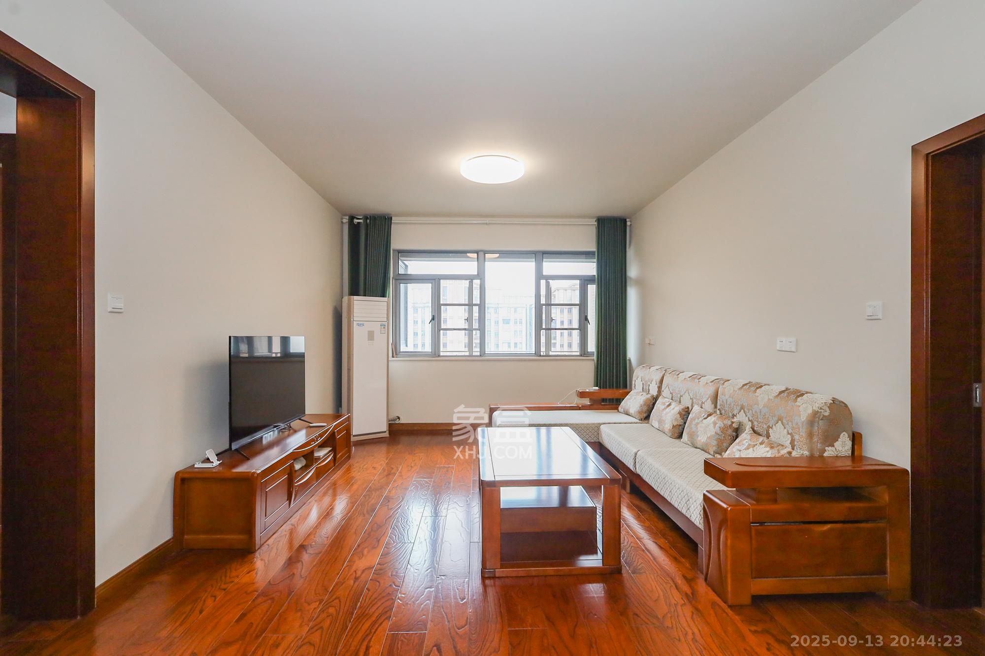 八方小区B区  3室2厅2卫    368.0万 八方小区B区  3室2厅2卫    368.0万