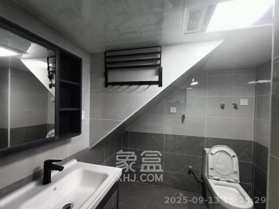 梅溪湖金茂湾  2室1厅1卫    2100.0元/月室内图