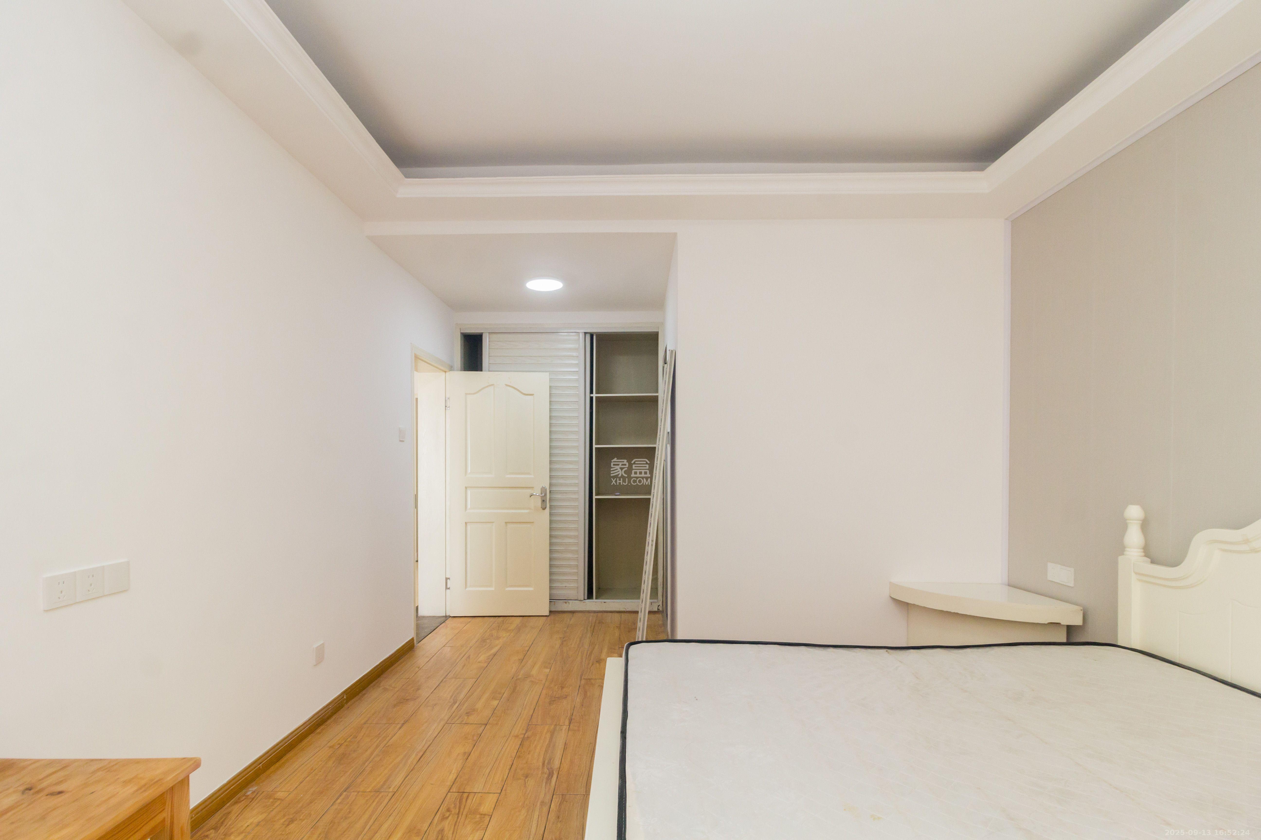 东岸城邦  3室2厅2卫    2500.0元/月室内图