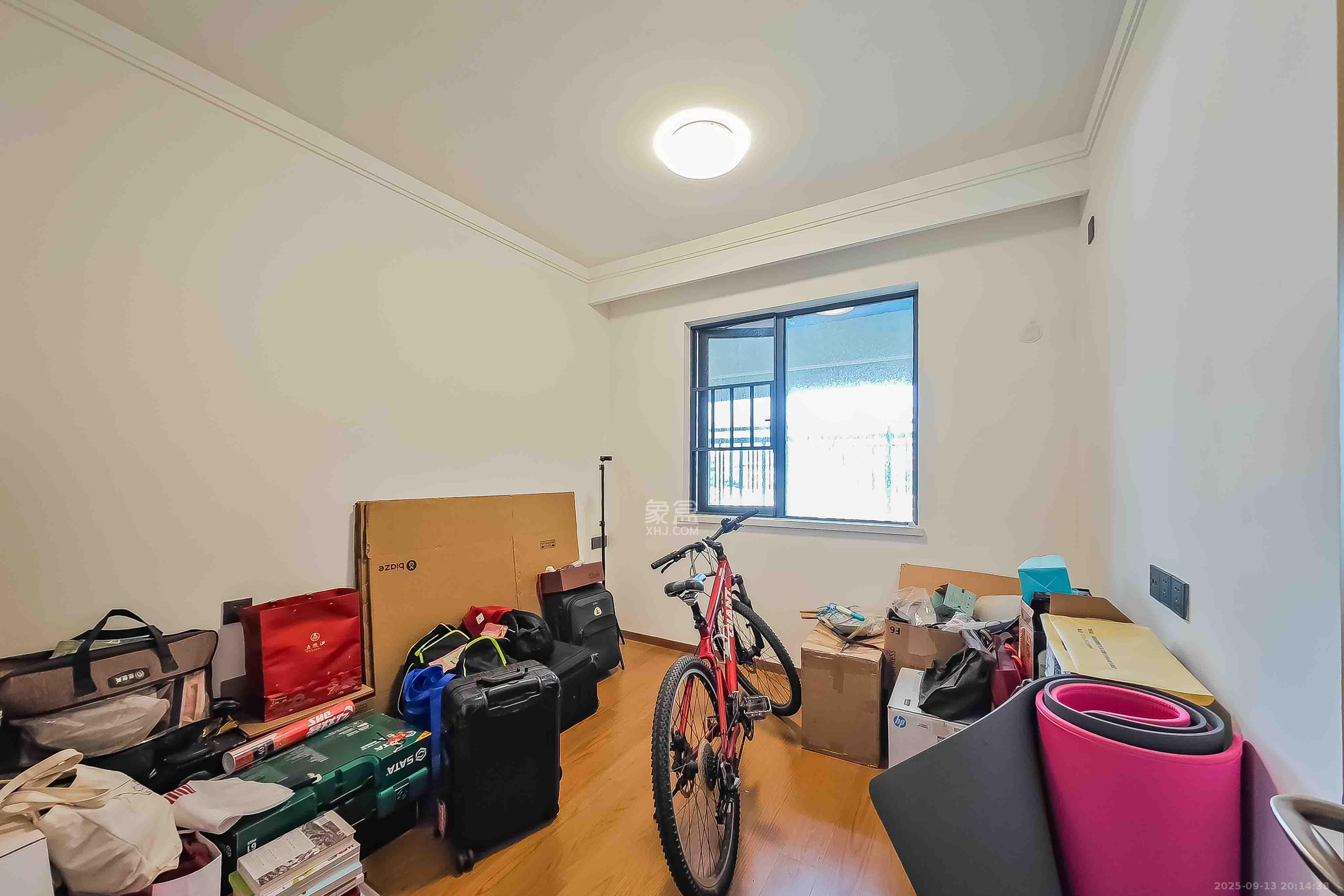 旭辉雨花郡  3室2厅2卫    148.0万卧室