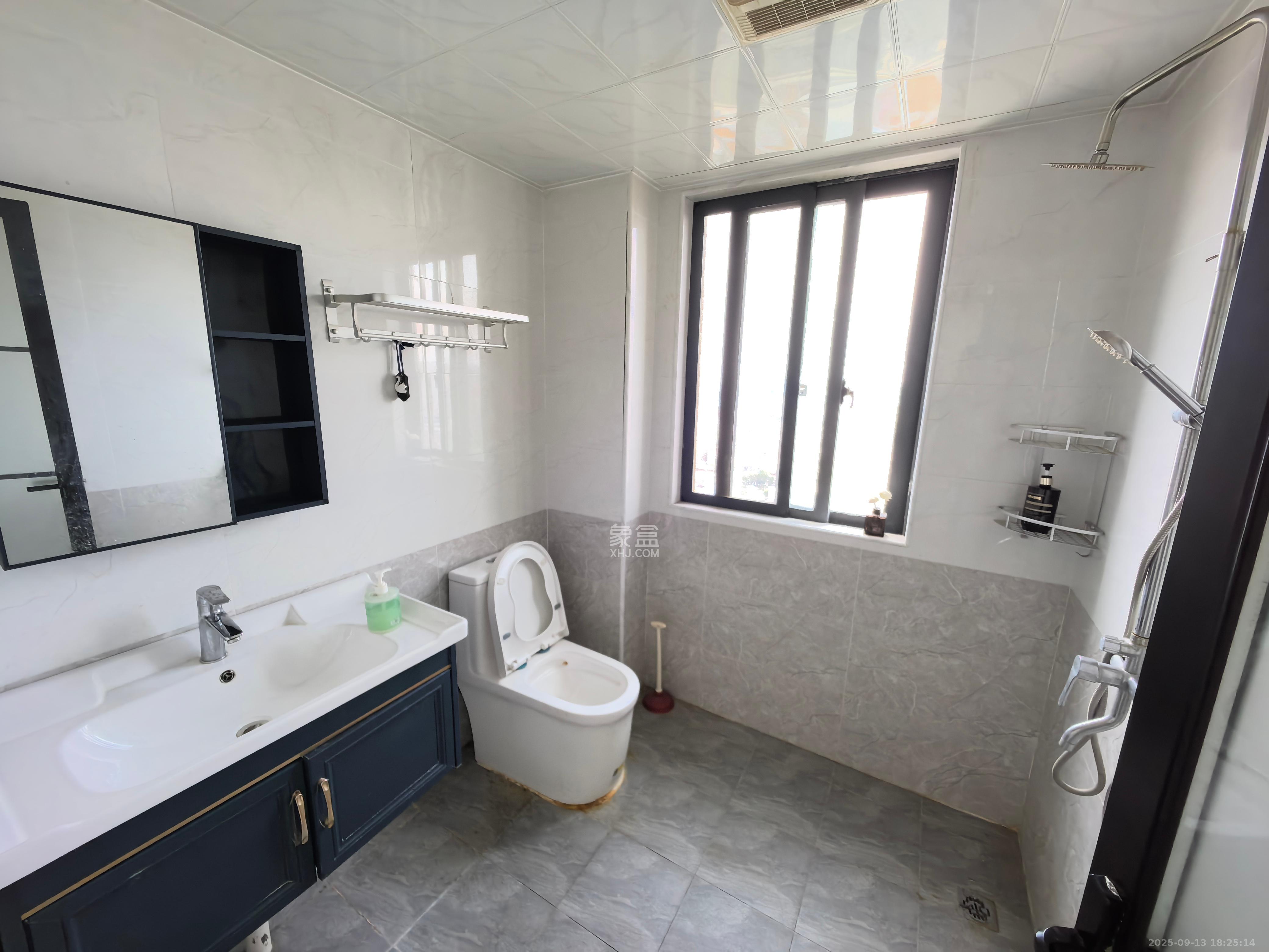 兴隆景苑 3室2厅2卫 2500.0元/月 兴隆景苑 3室2厅2卫 2500.0元/月室内图