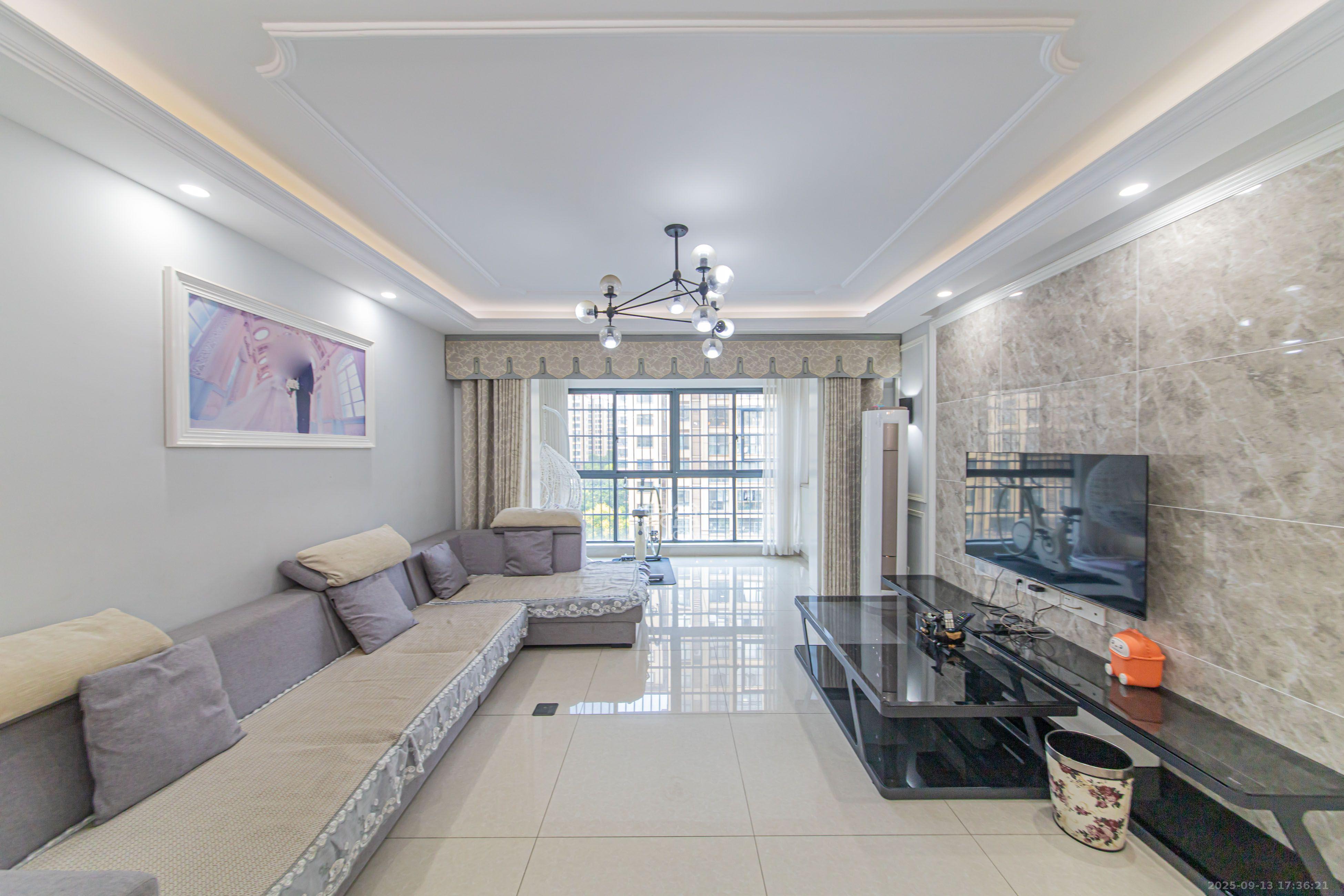 中建芙蓉嘉苑  4室2厅2卫    3000.0元/月室内图