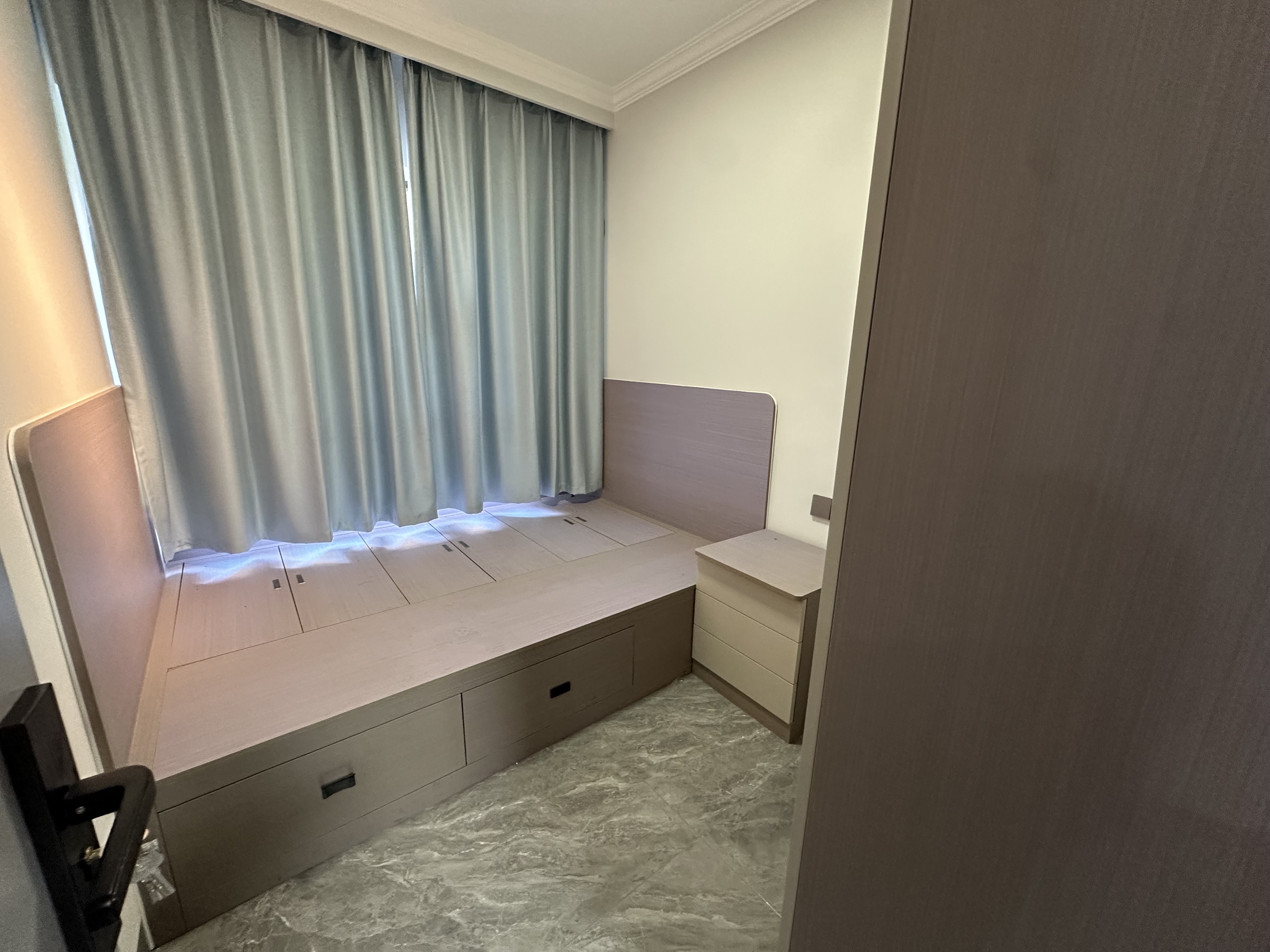 绿地海德公馆 3室2厅1卫 160.0万 绿地海德公馆 3室2厅1卫 160.0万客厅