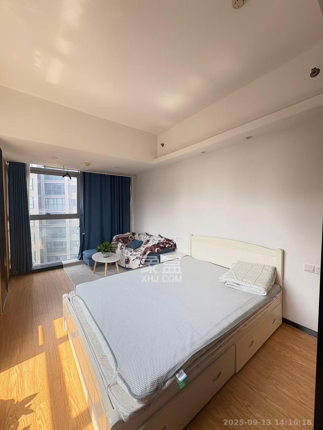 紫鑫御湖湾  1室1厅1卫    1100.0元/月 紫鑫御湖湾  1室1厅1卫    1100.0元/月