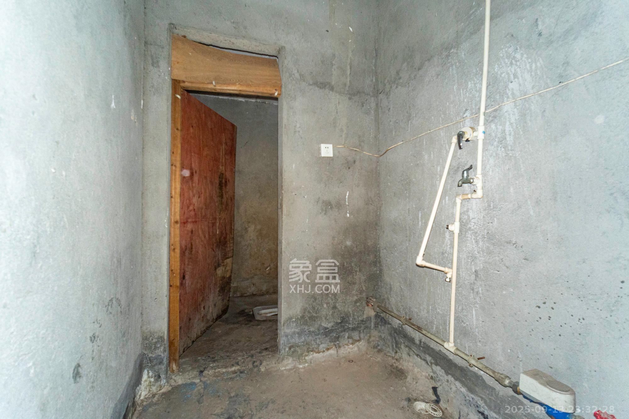 湖南有色地质勘查局宿舍（榔梨镇）  3室2厅1卫    55.0万卫生间