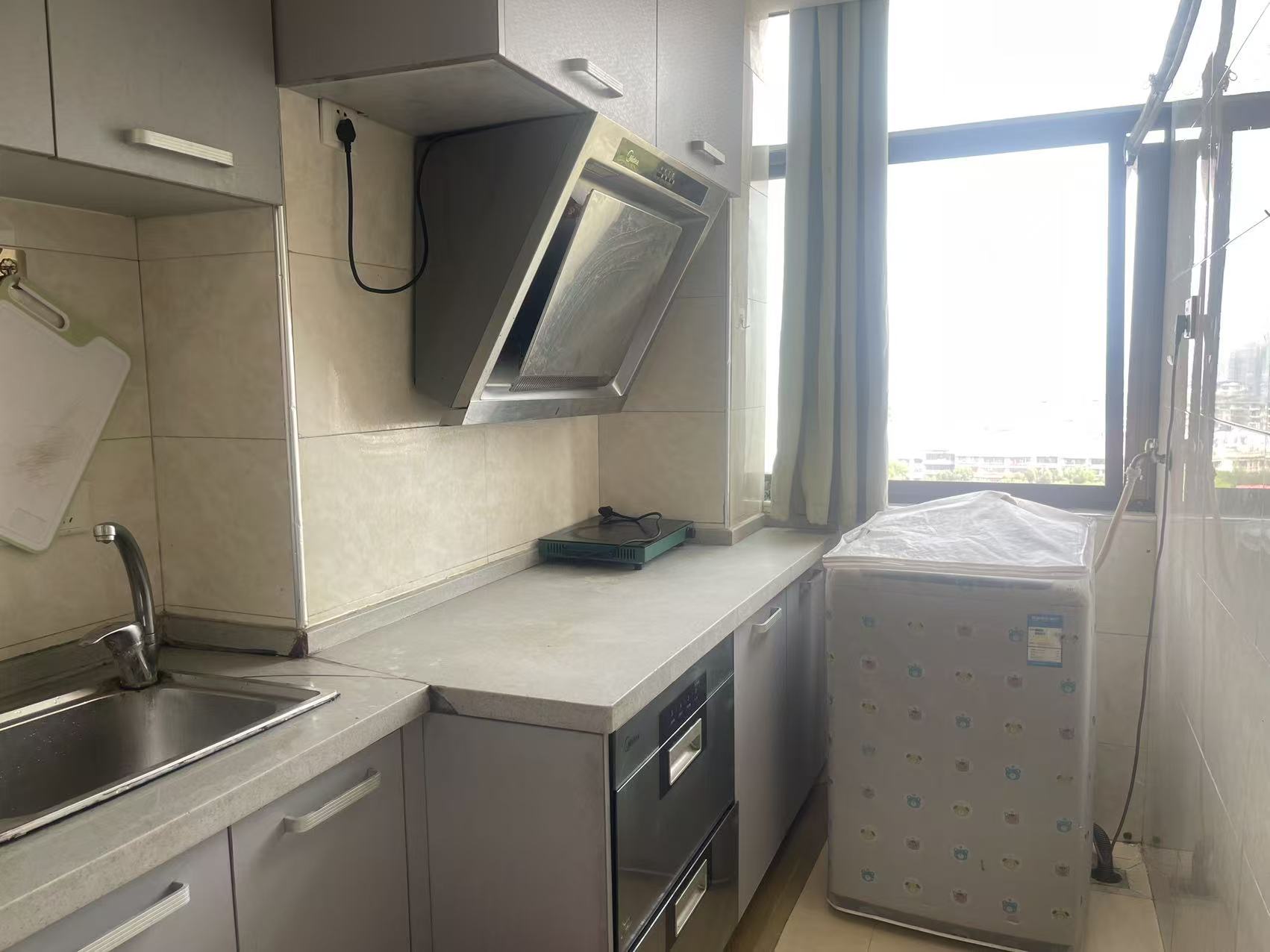 财智公馆大厦(瑞士国际酒店) 1室1厅1卫 900.0元/月 财智公馆大厦(瑞士国际酒店) 1室1厅1卫 900.0元/月室内图