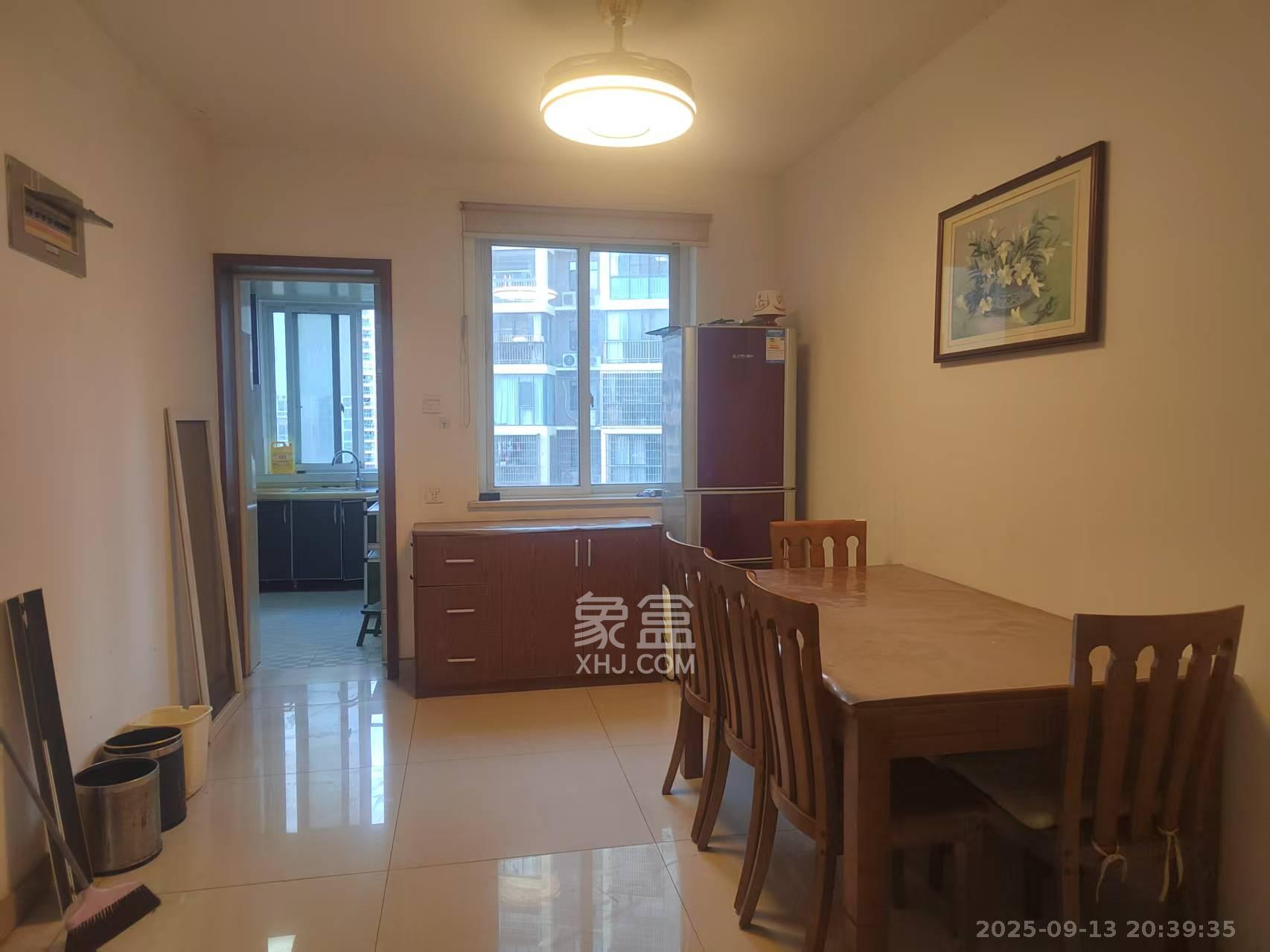 海利科院佳园  3室2厅2卫    2400.0元/月室内图