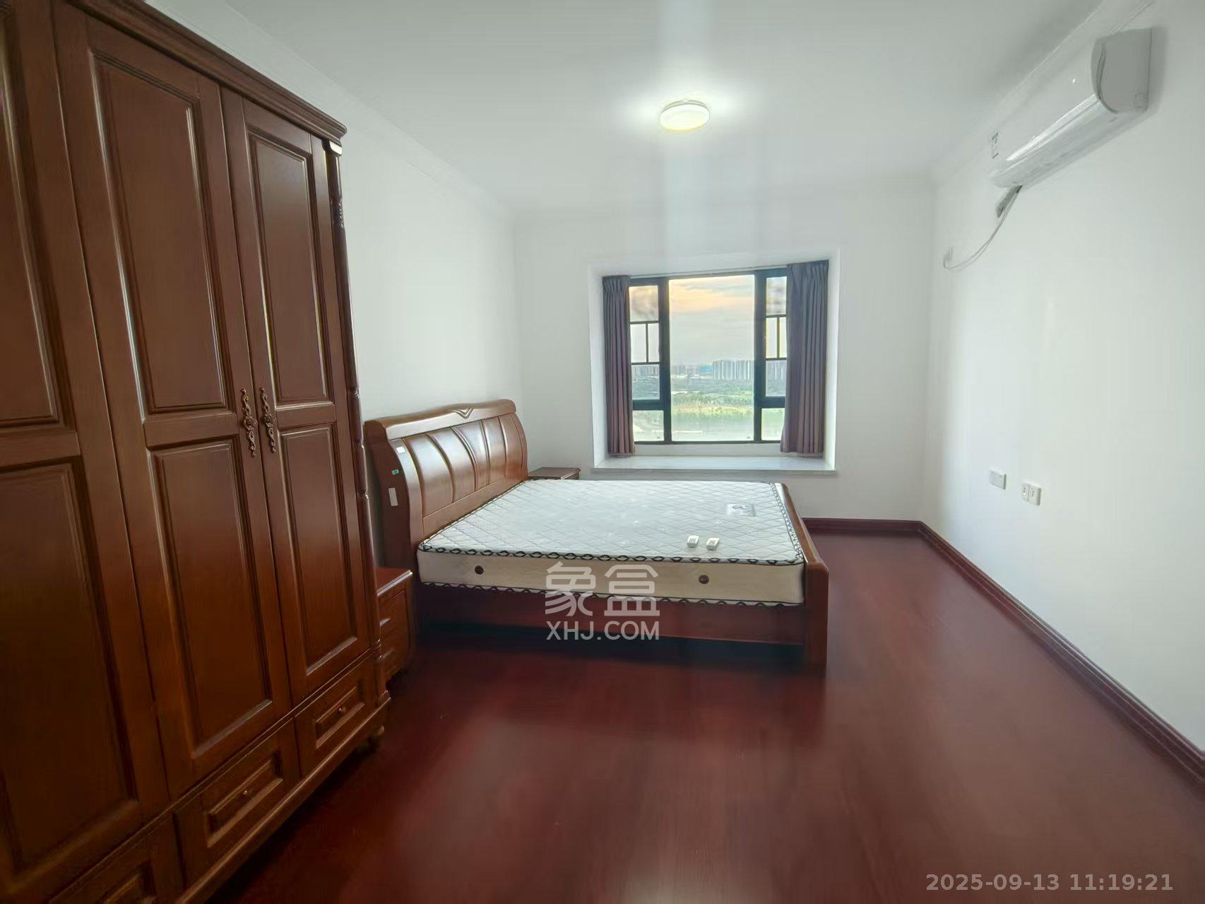 中海国际五期  3室2厅2卫    2200.0元/月 中海国际五期  3室2厅2卫    2200.0元/月室内图