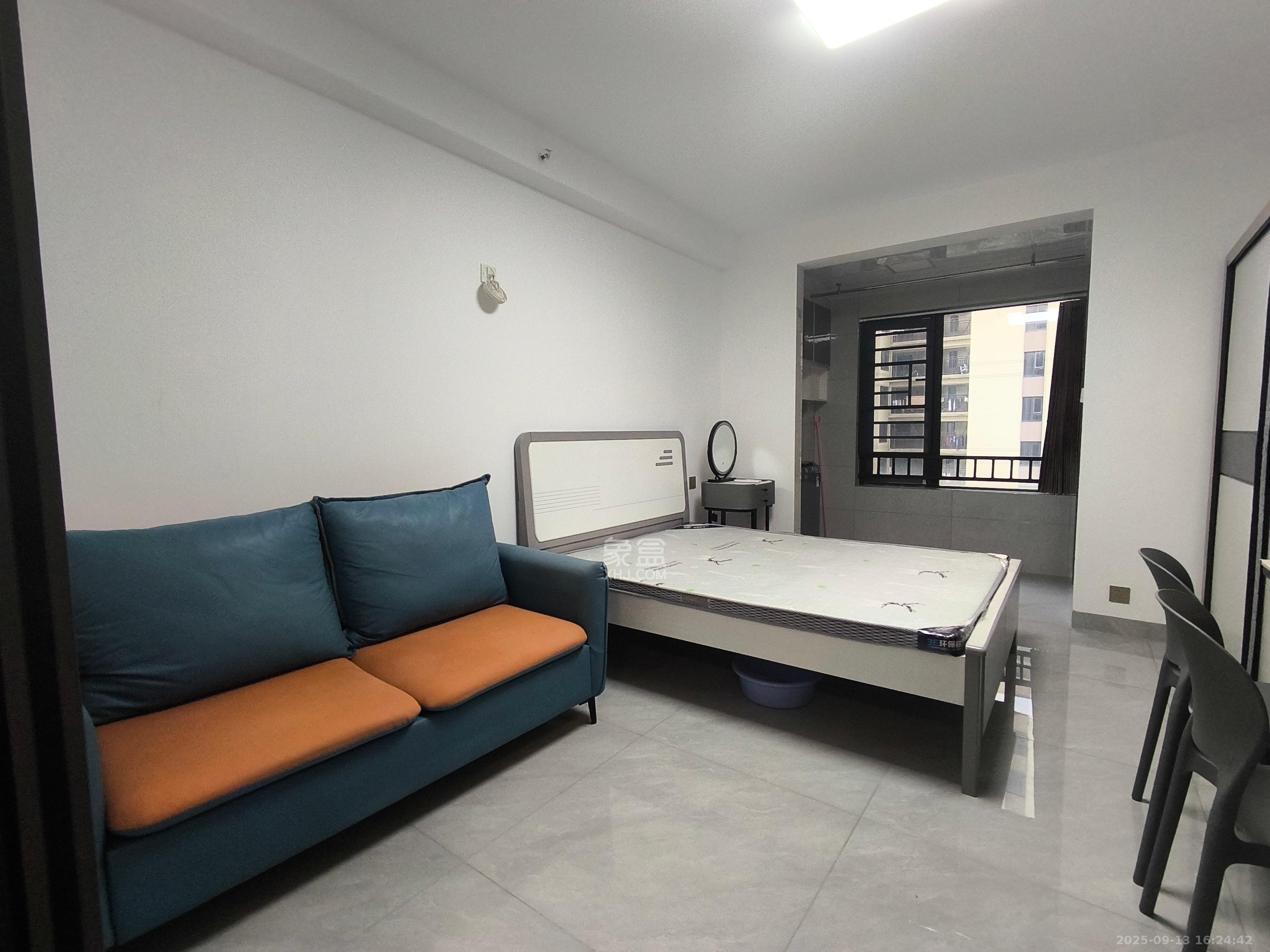 中海珑悦府 1室1厅1卫 1350.0元/月 中海珑悦府 1室1厅1卫 1350.0元/月室内图