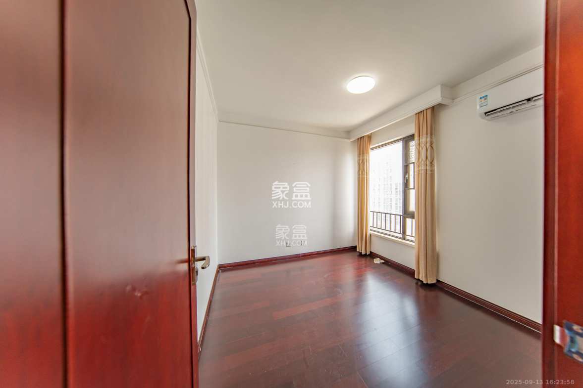 中海国际二期  3室2厅1卫    2000.0元/月 中海国际二期  3室2厅1卫    2000.0元/月室内图