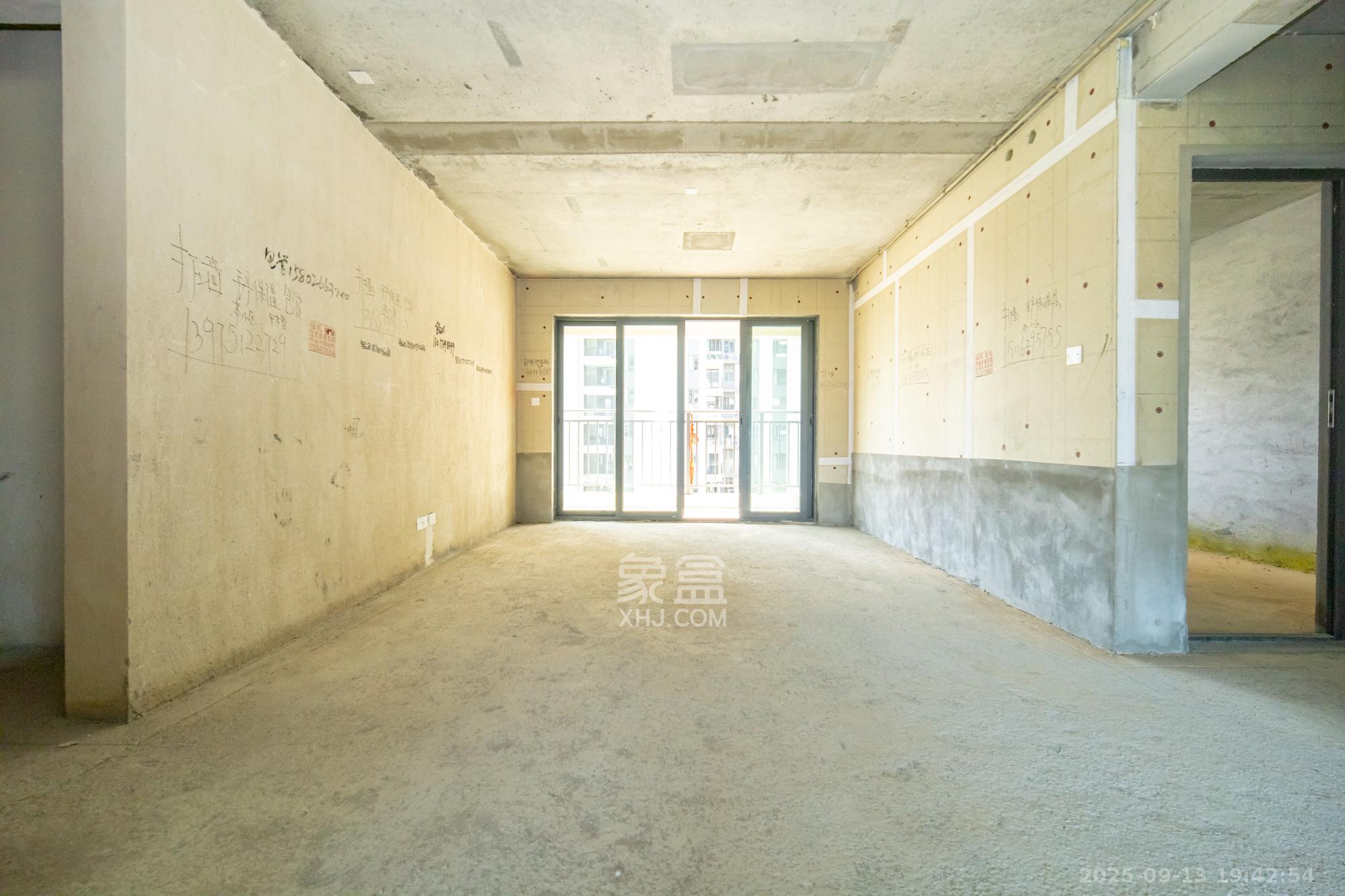 保利和光尘樾 4室2厅2卫 152.0万 保利和光尘樾 4室2厅2卫 152.0万客厅