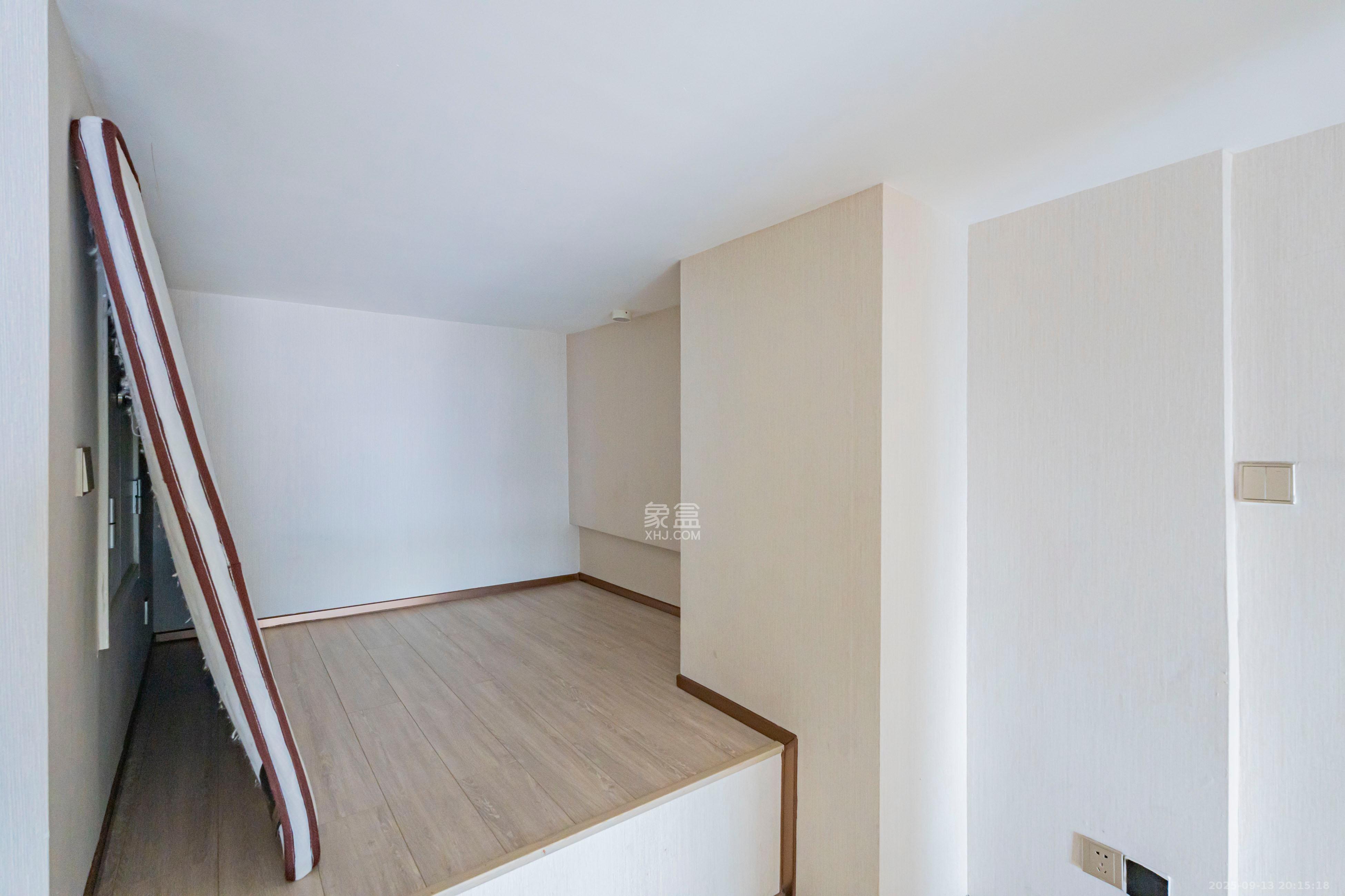 华远华时代  2室1厅1卫    55.0万卧室