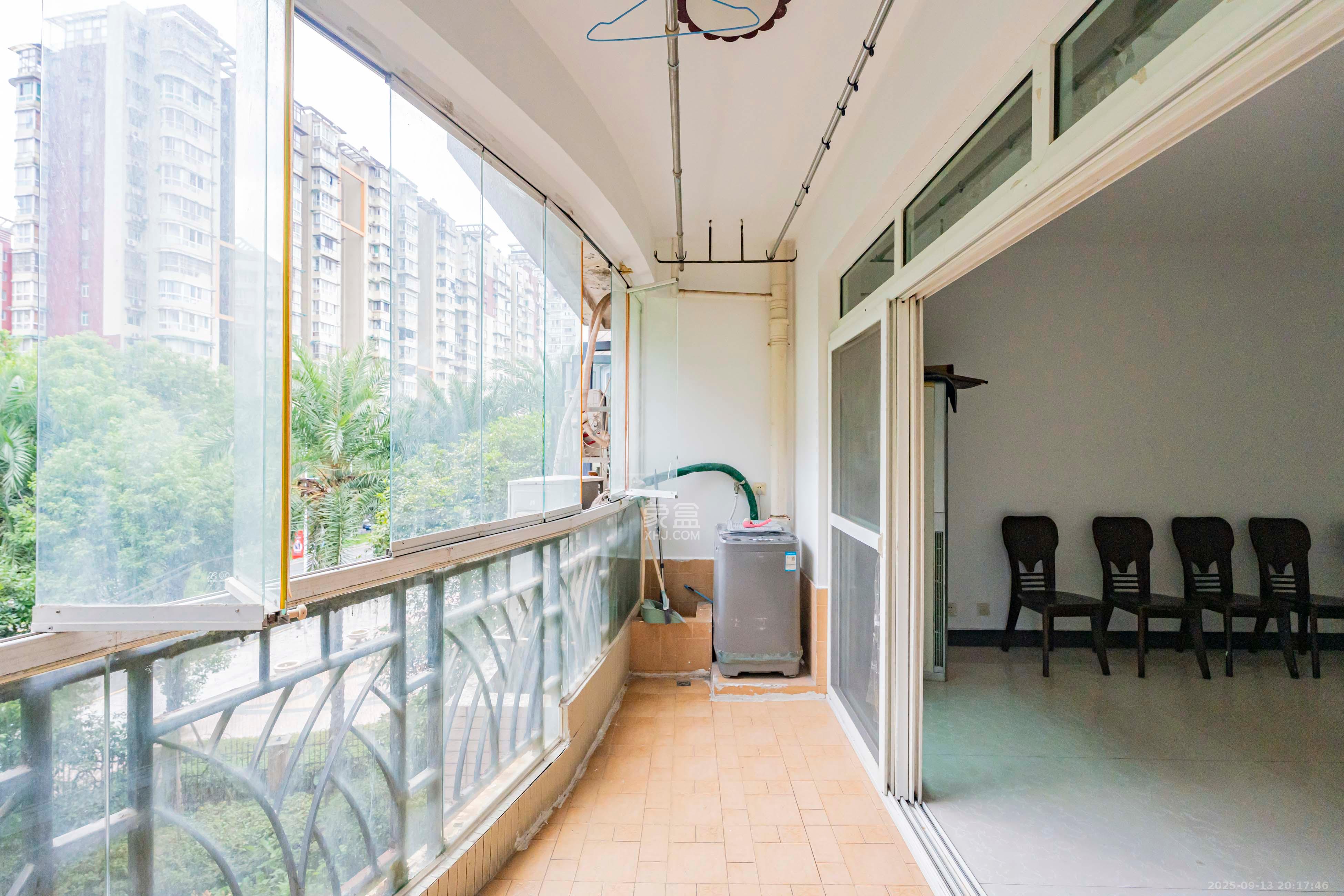 左岸春天  4室2厅2卫    128.0万阳台