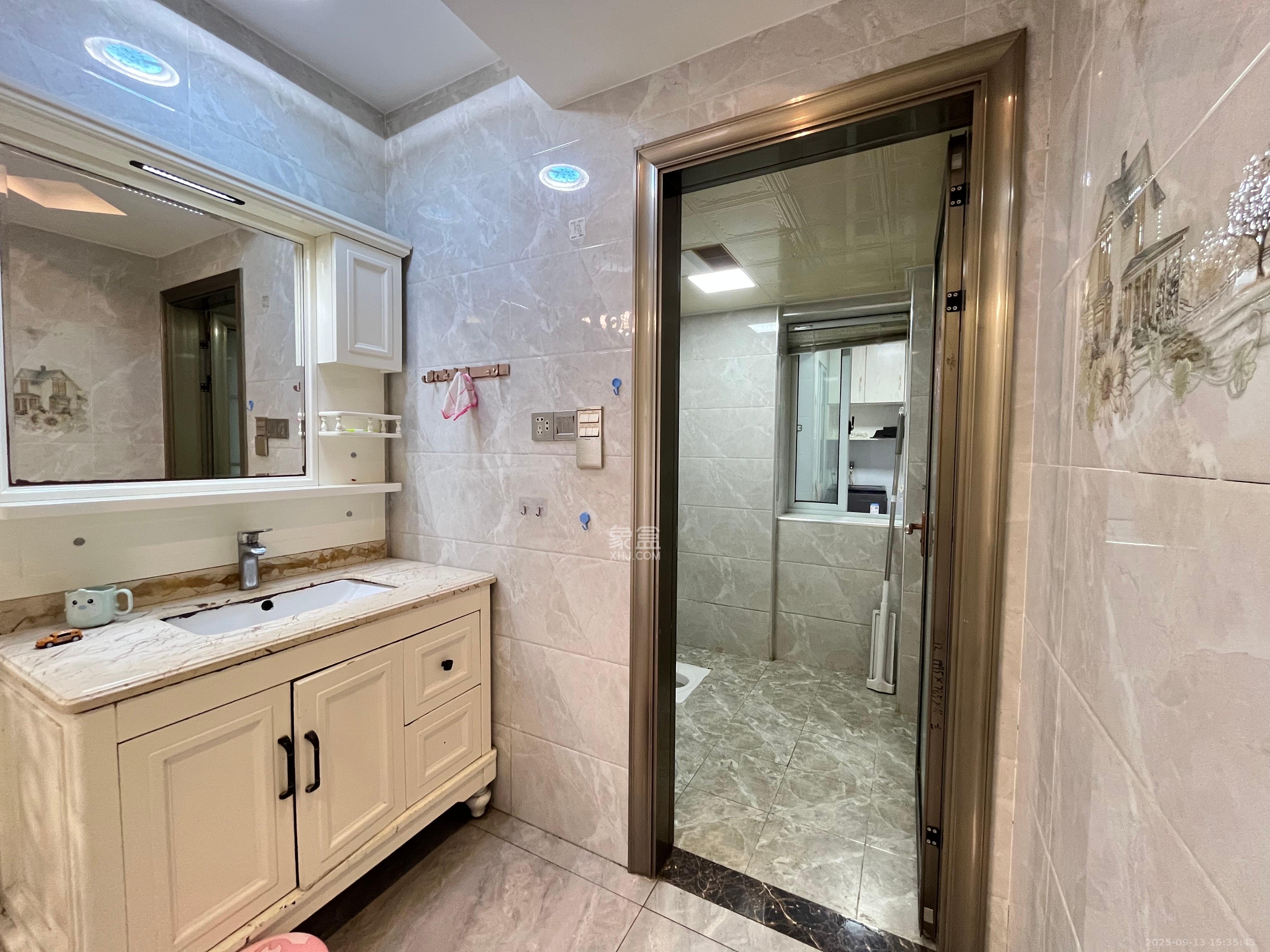 山水湾  3室2厅1卫    2150.0元/月 山水湾  3室2厅1卫    2150.0元/月室内图