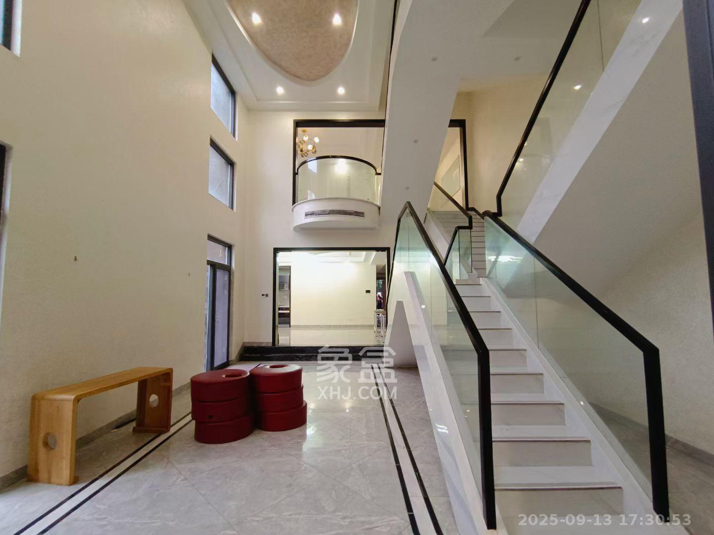 阳光100三期 6室3厅3卫 20000.0元/月 阳光100三期 6室3厅3卫 20000.0元/月室内图